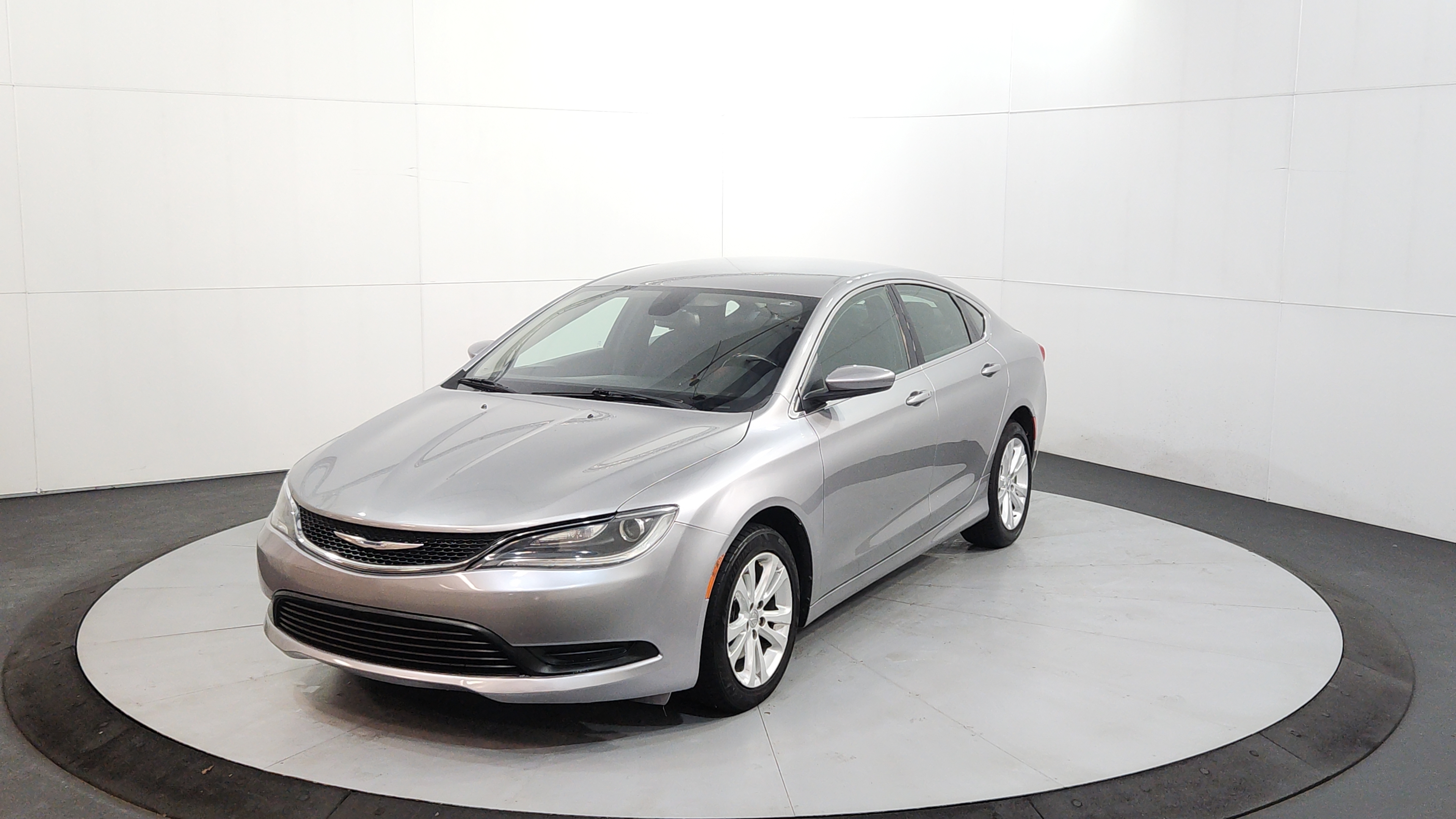2017 Chrysler 200 Touring's photo