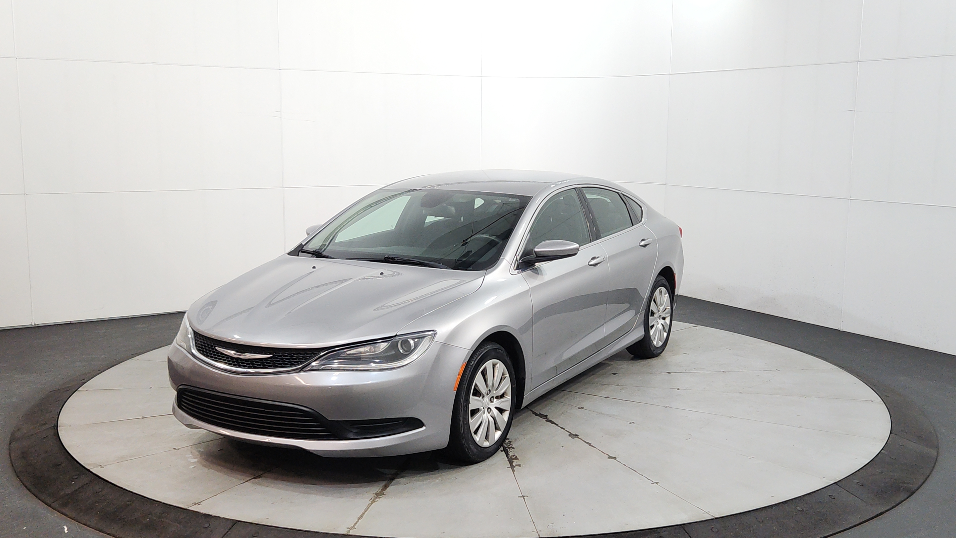 2016 Chrysler 200 LX's photo