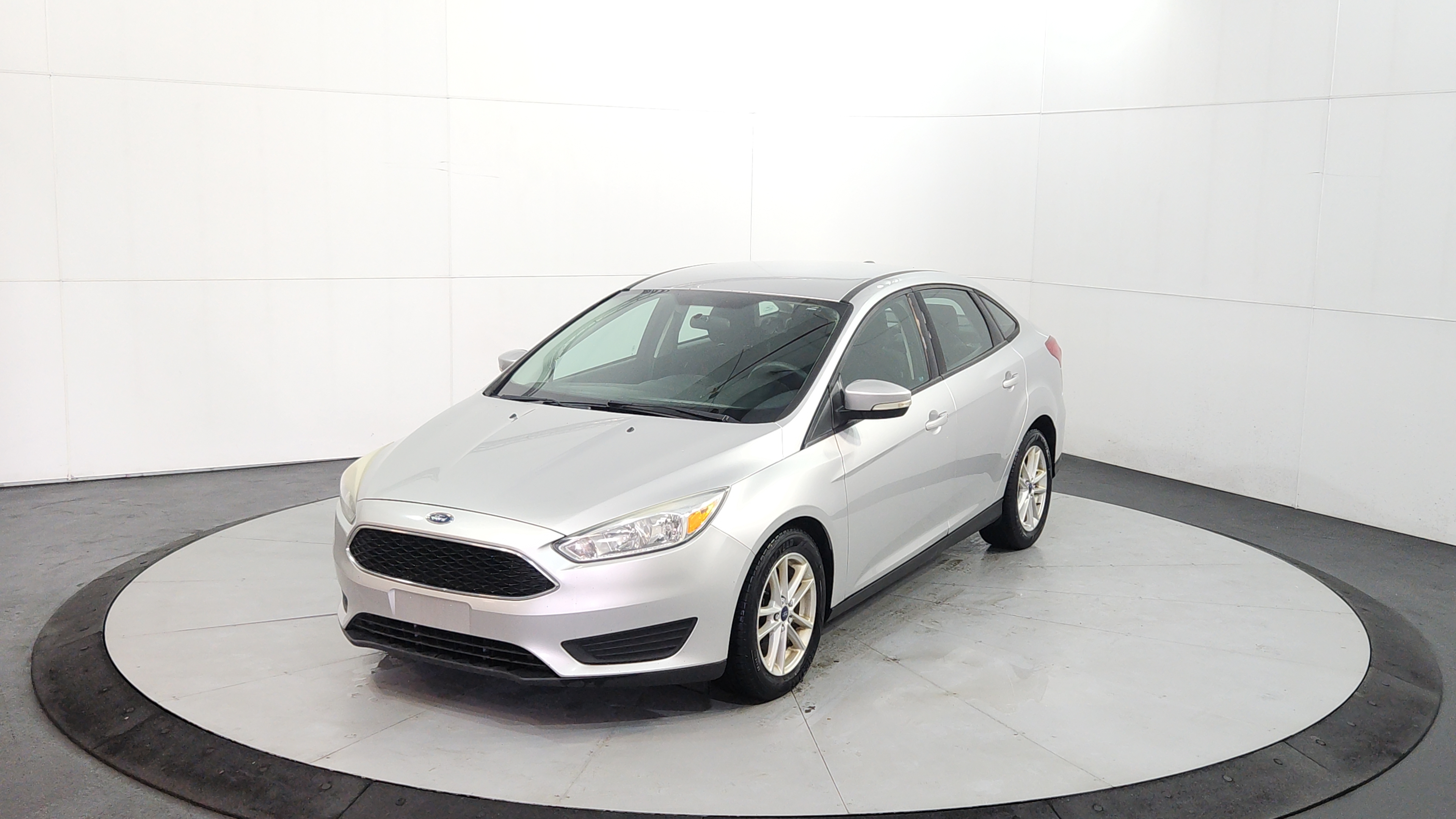 2017 Ford Focus Sedan SE's photo