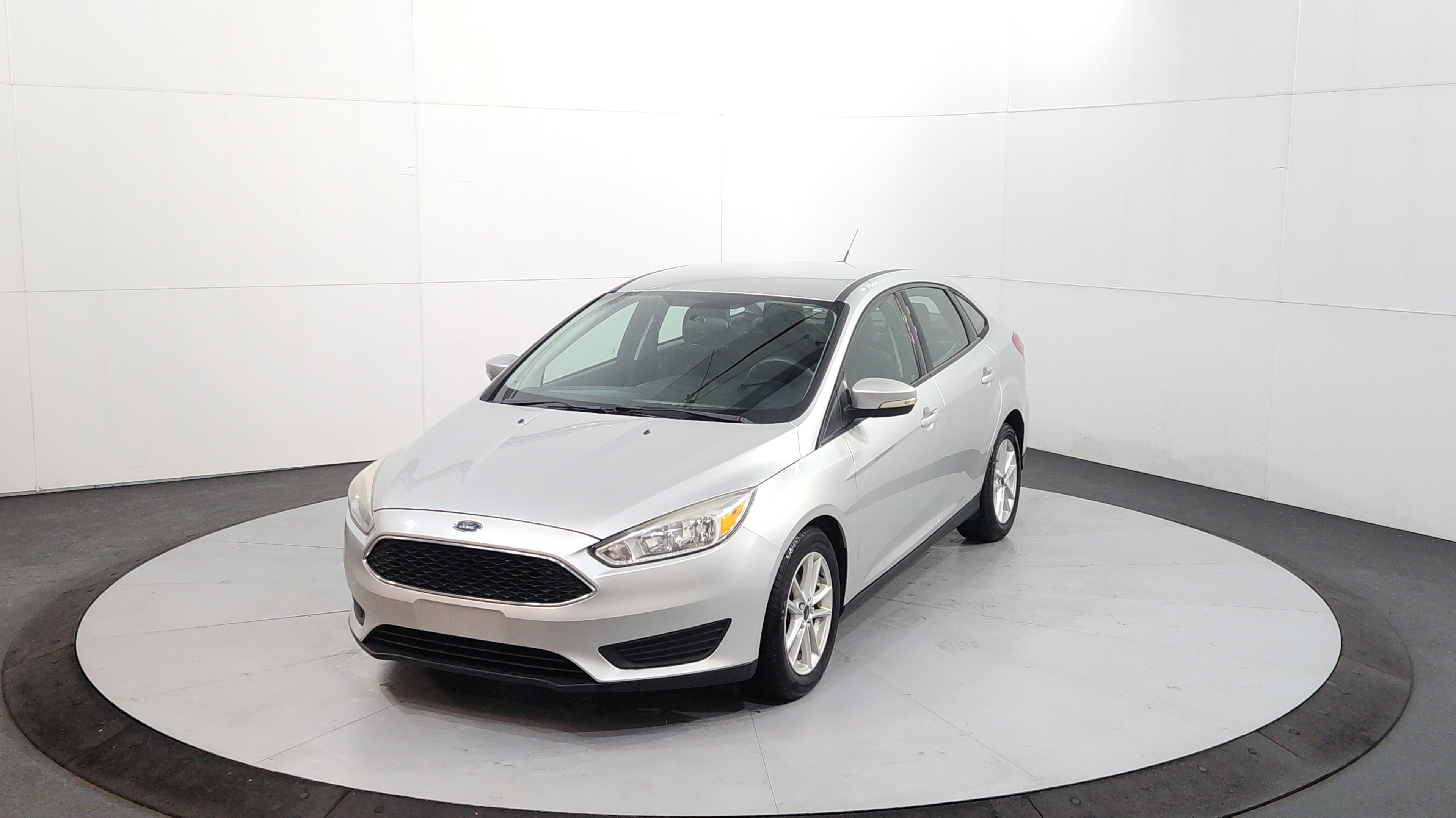 2017 Ford Focus Sedan SE's photo