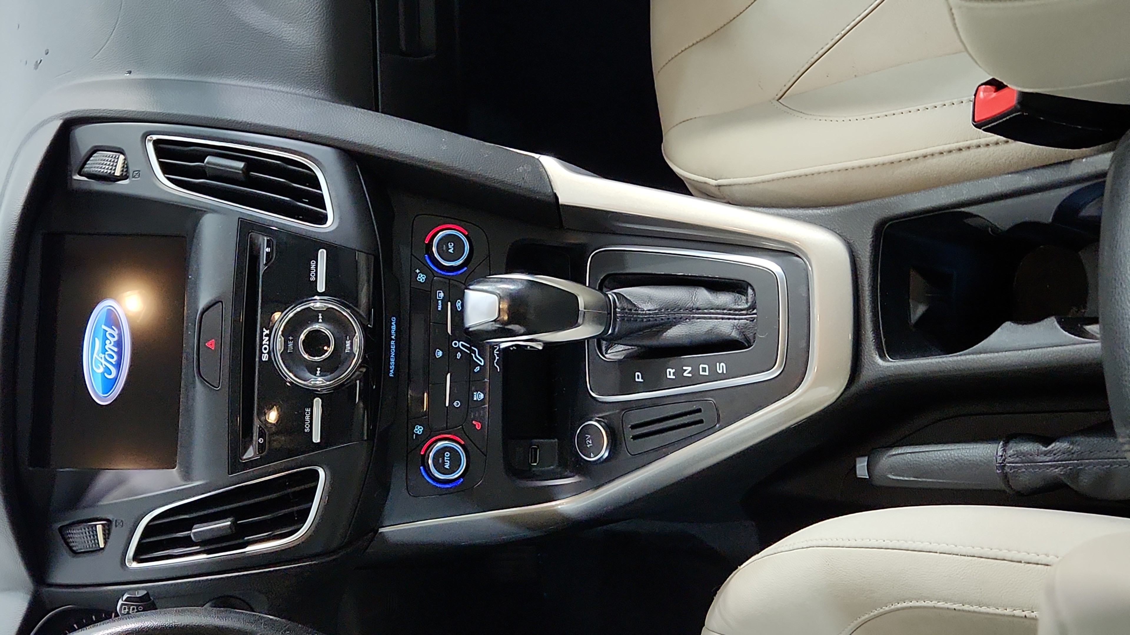 2016 Ford Focus 15