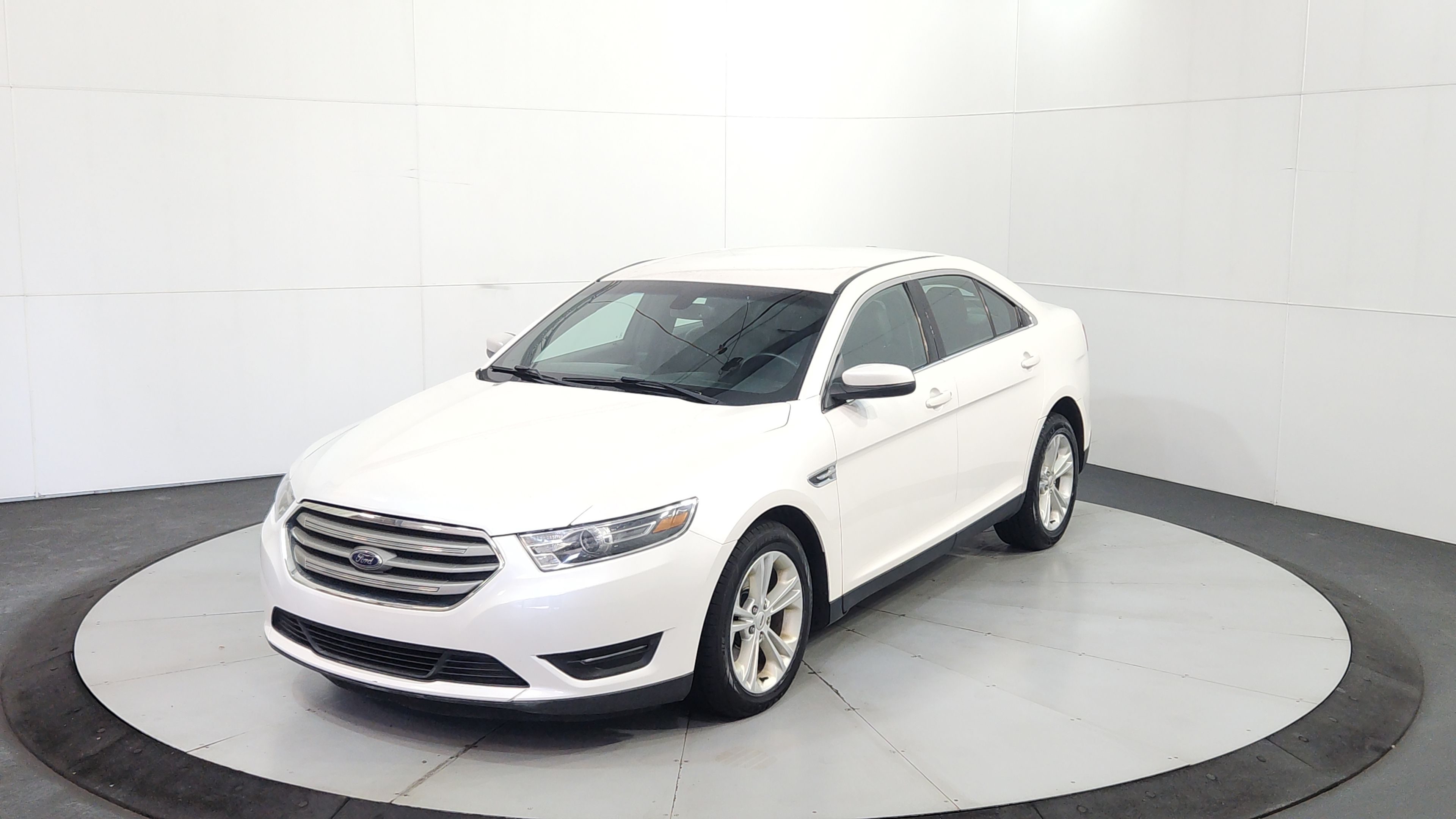 2018 Ford Taurus SEL