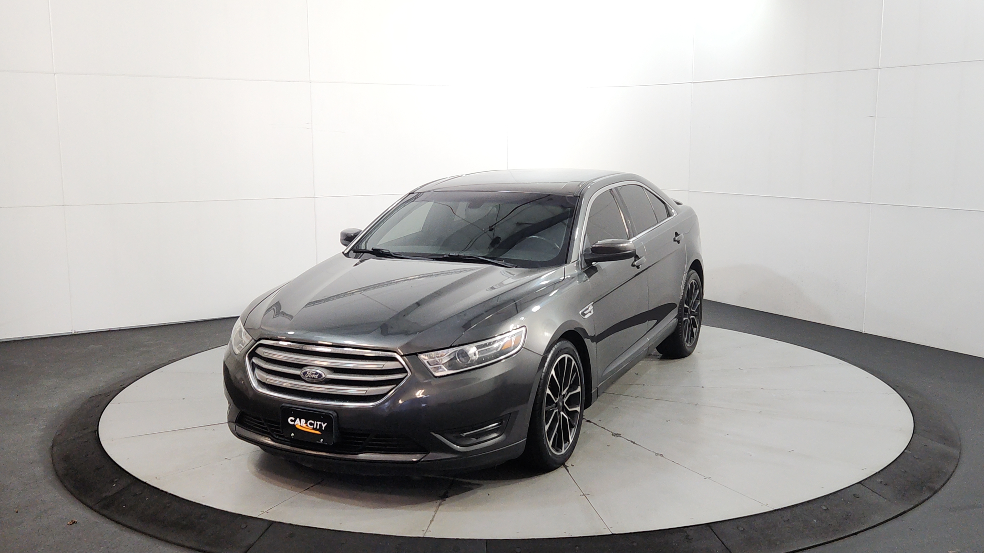 2019 Ford Taurus SEL FWD's photo