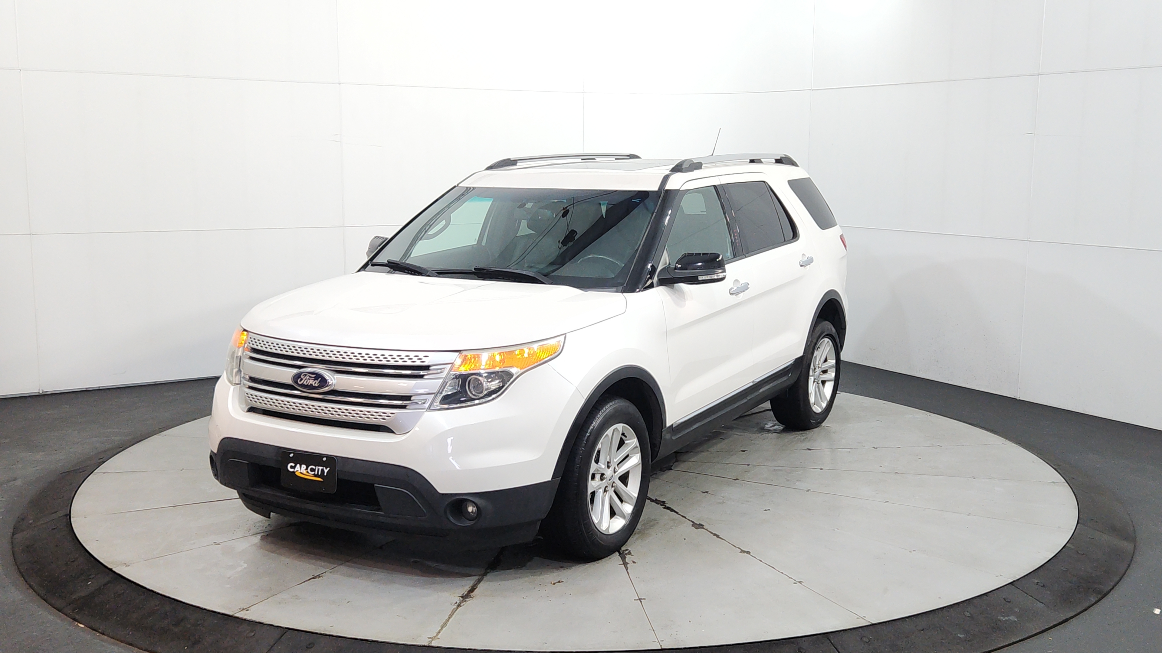 2015 Ford Explorer XLT 4x4's photo