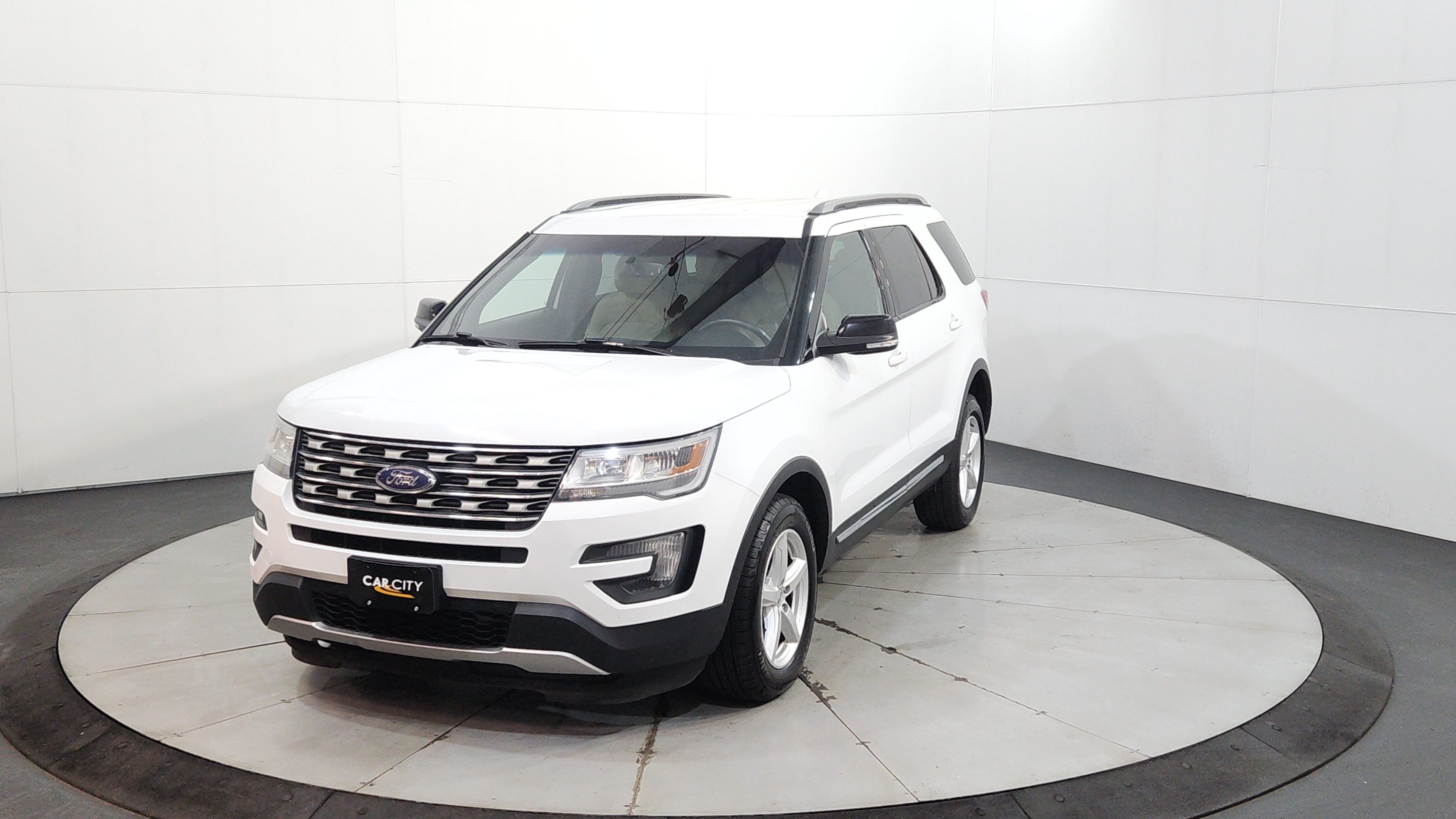 2016 Ford Explorer's photo