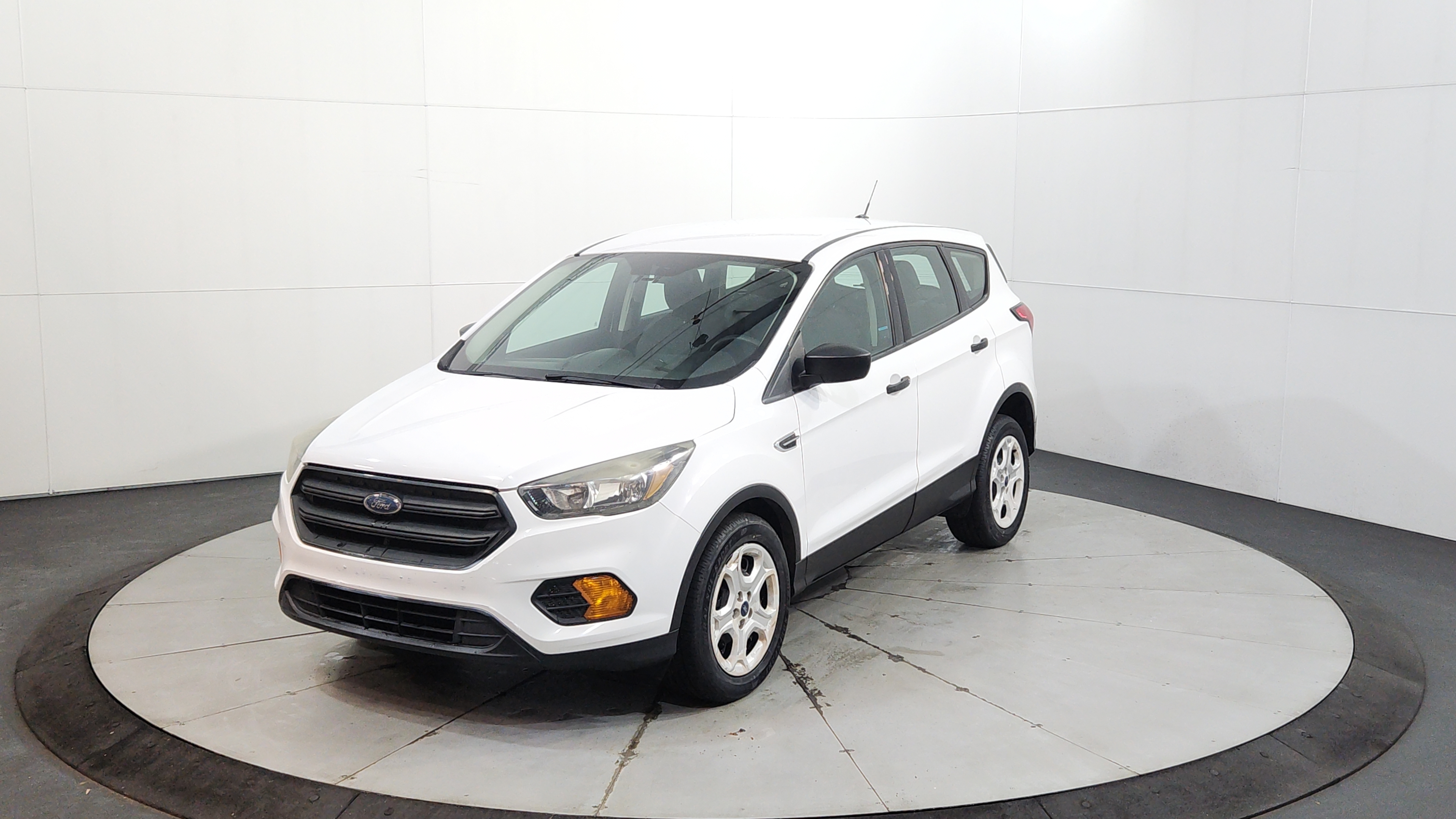 2019 Ford Escape S's photo