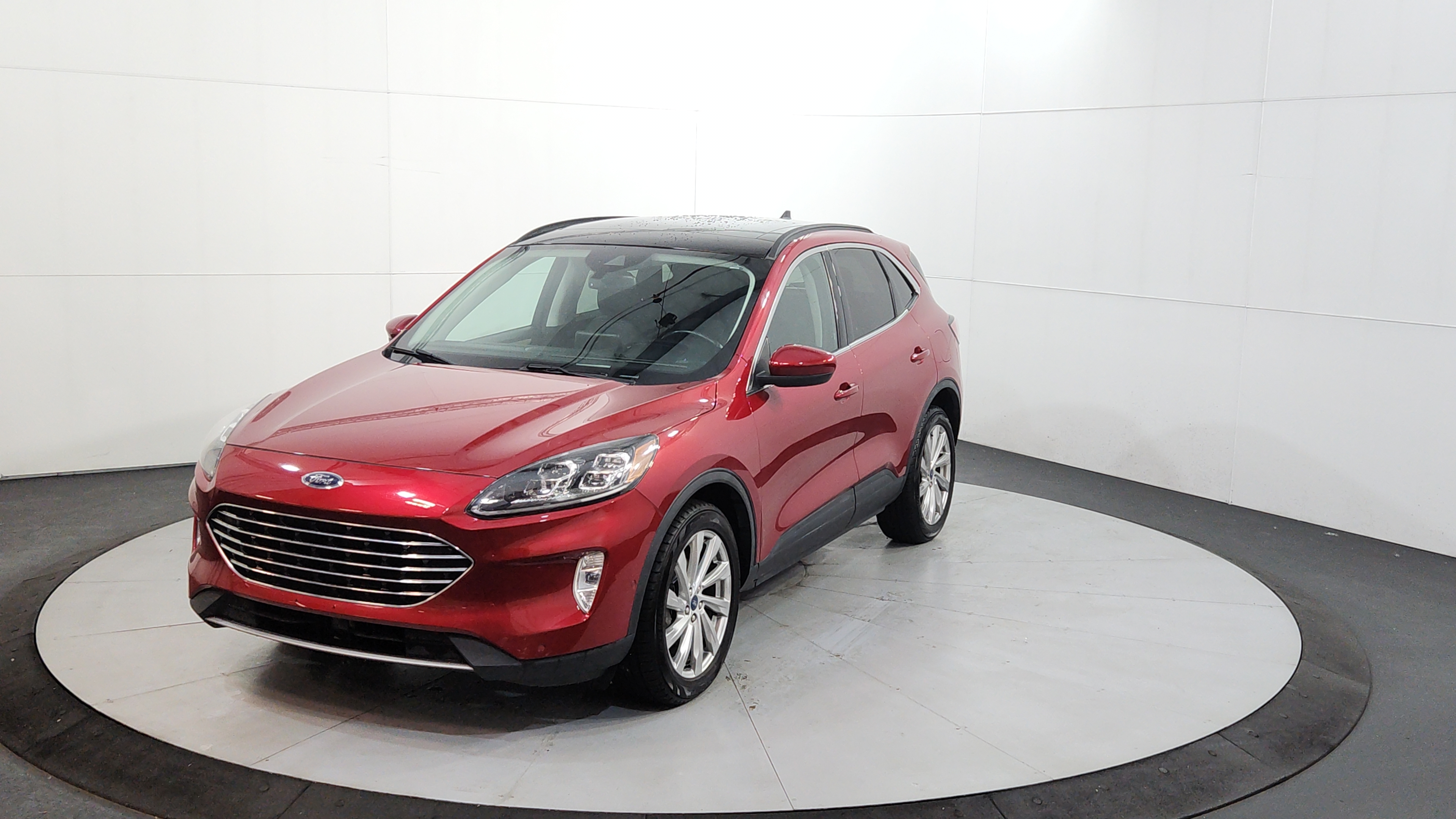2021 Ford Escape Titanium AWD Hybrid's photo