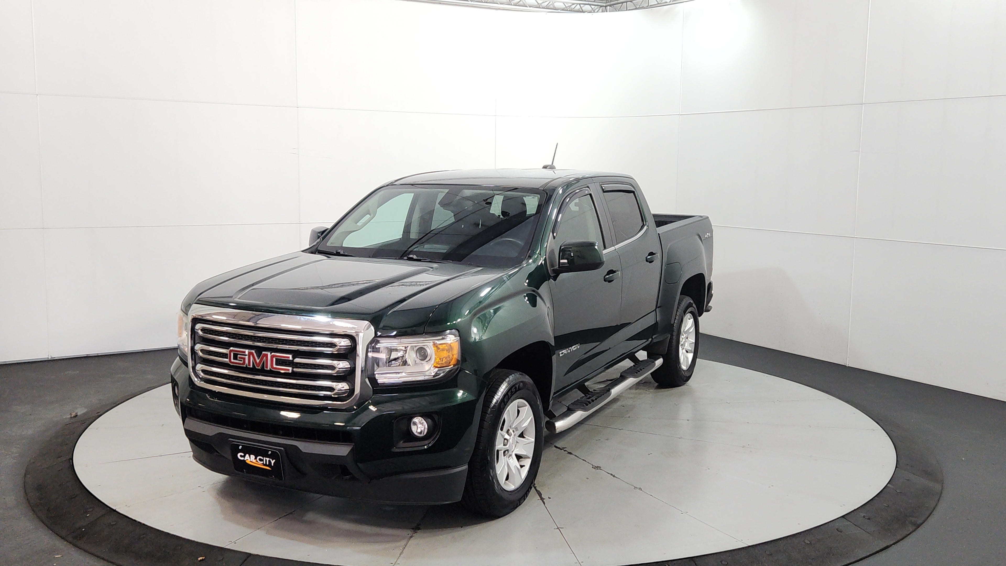 2016 GMC Canyon 4WD SLE Crew Cab Short Box's photo