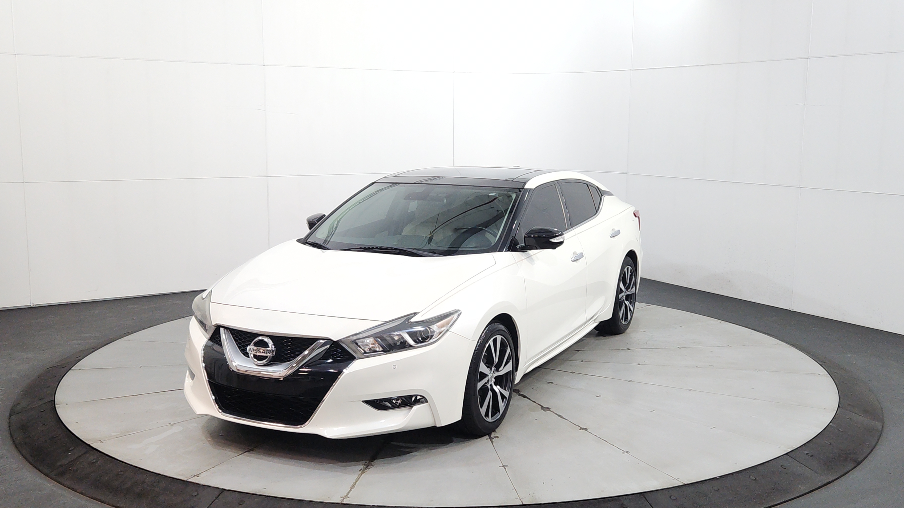 2017 Nissan Maxima Platinum's photo