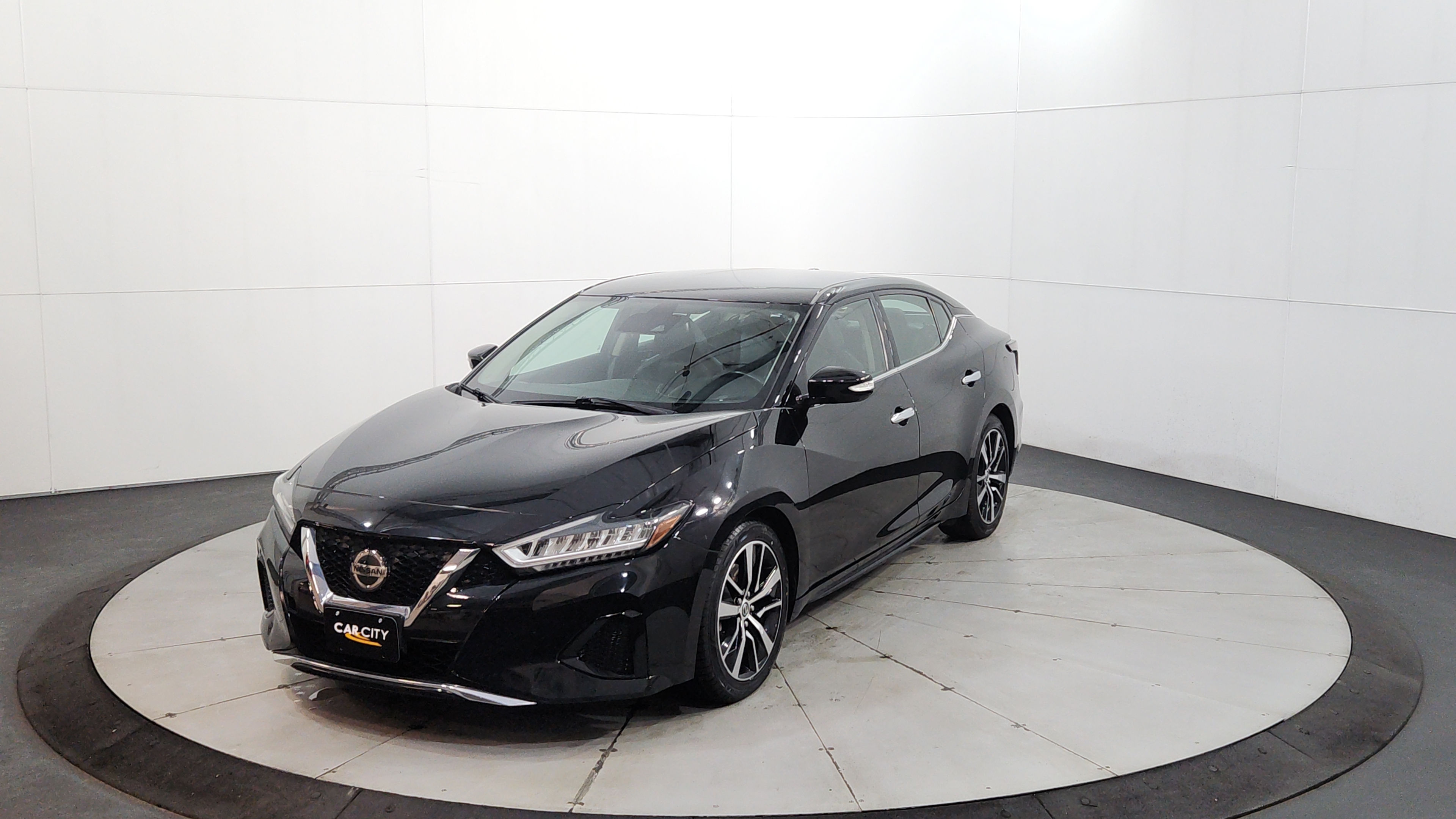 2021 Nissan Maxima SV's photo