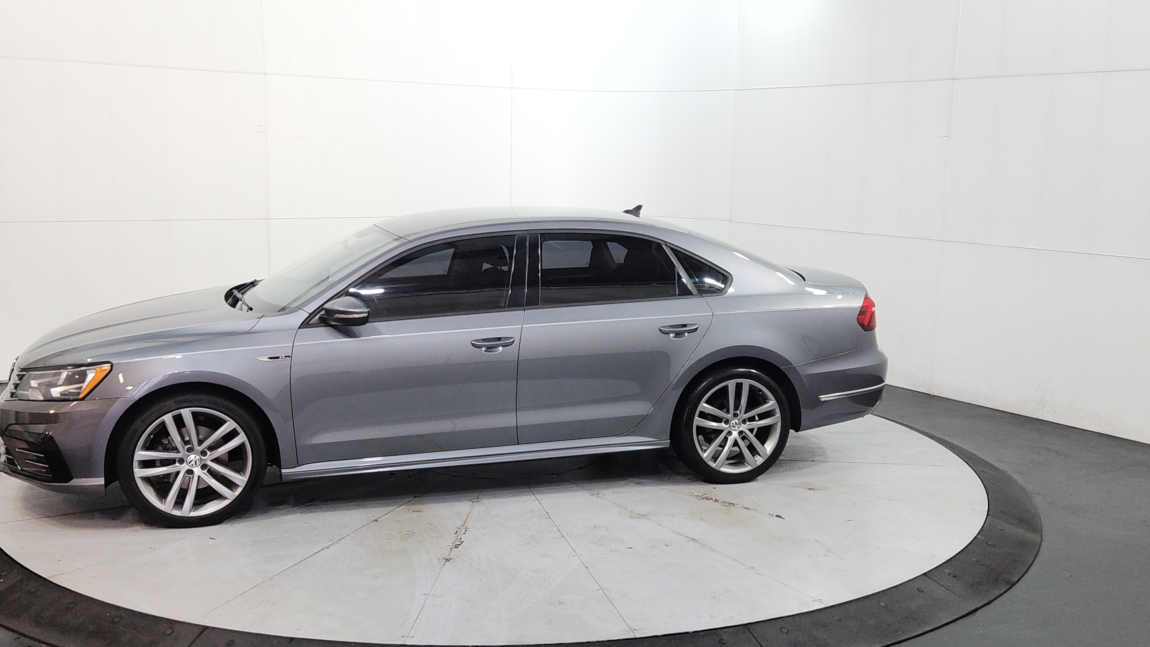 2018 Volkswagen Passat 8