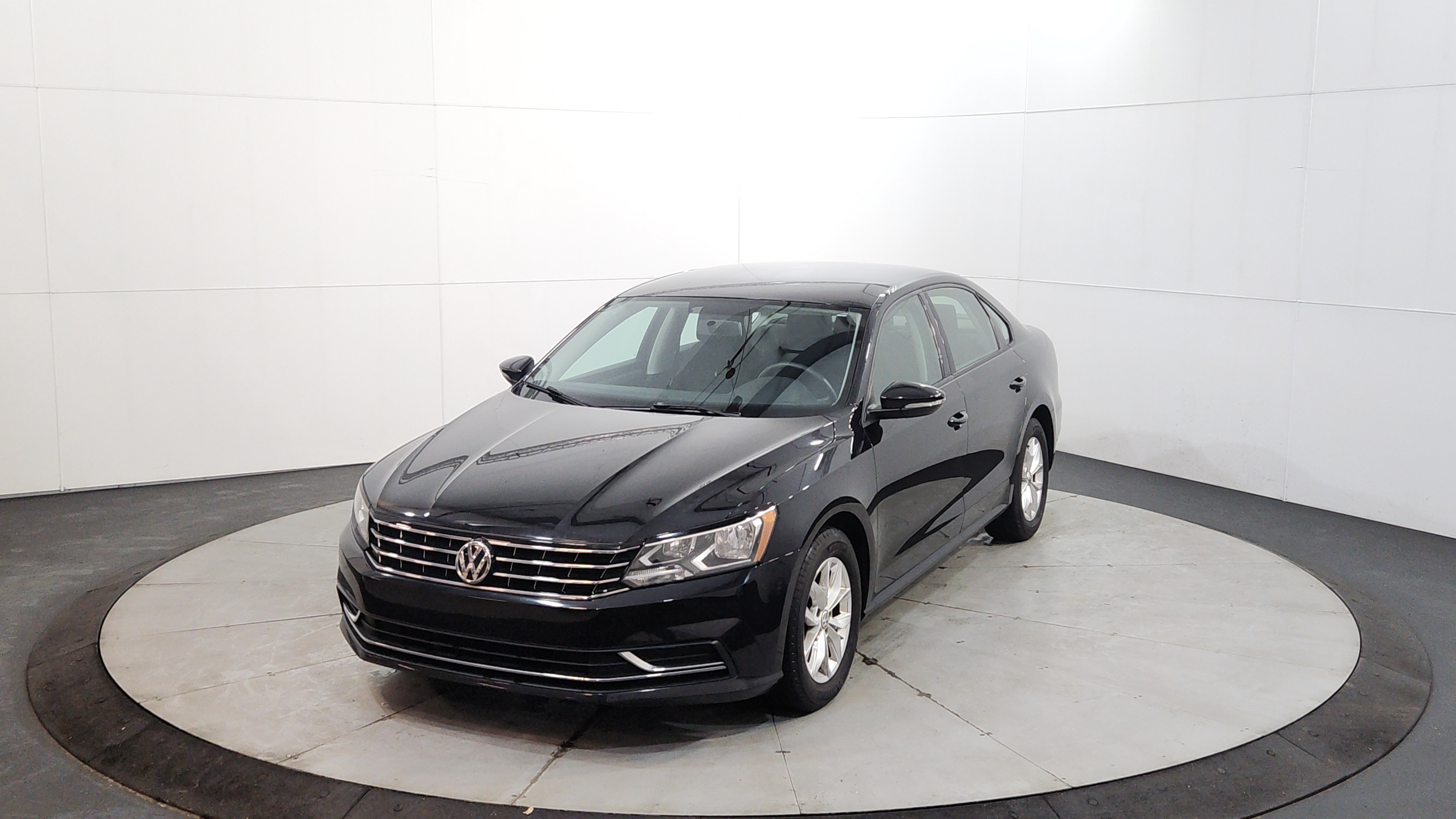 2018 Volkswagen Passat 2.0T S Auto's photo