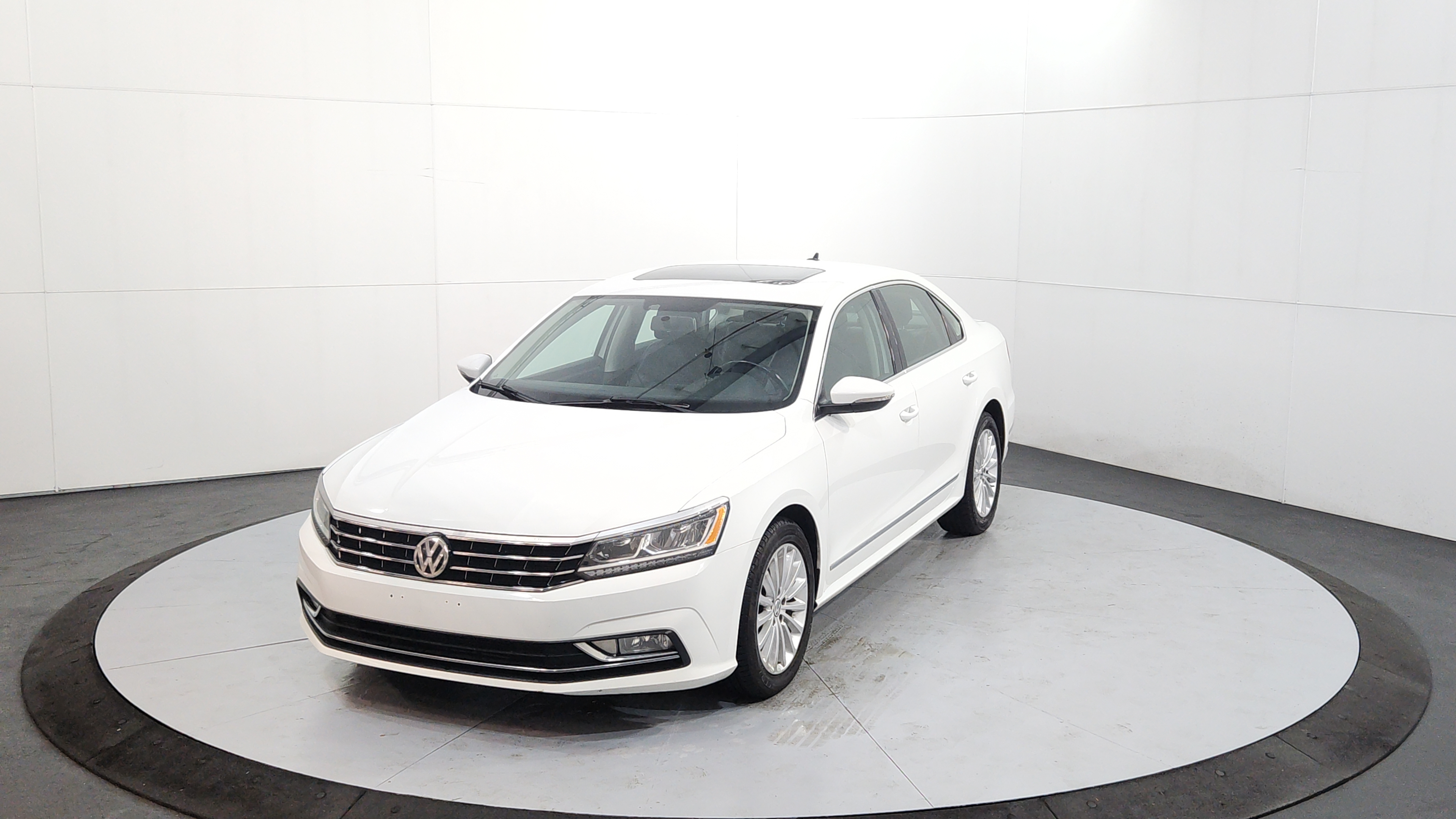 2017 Volkswagen Passat 1.8T SE Auto's photo