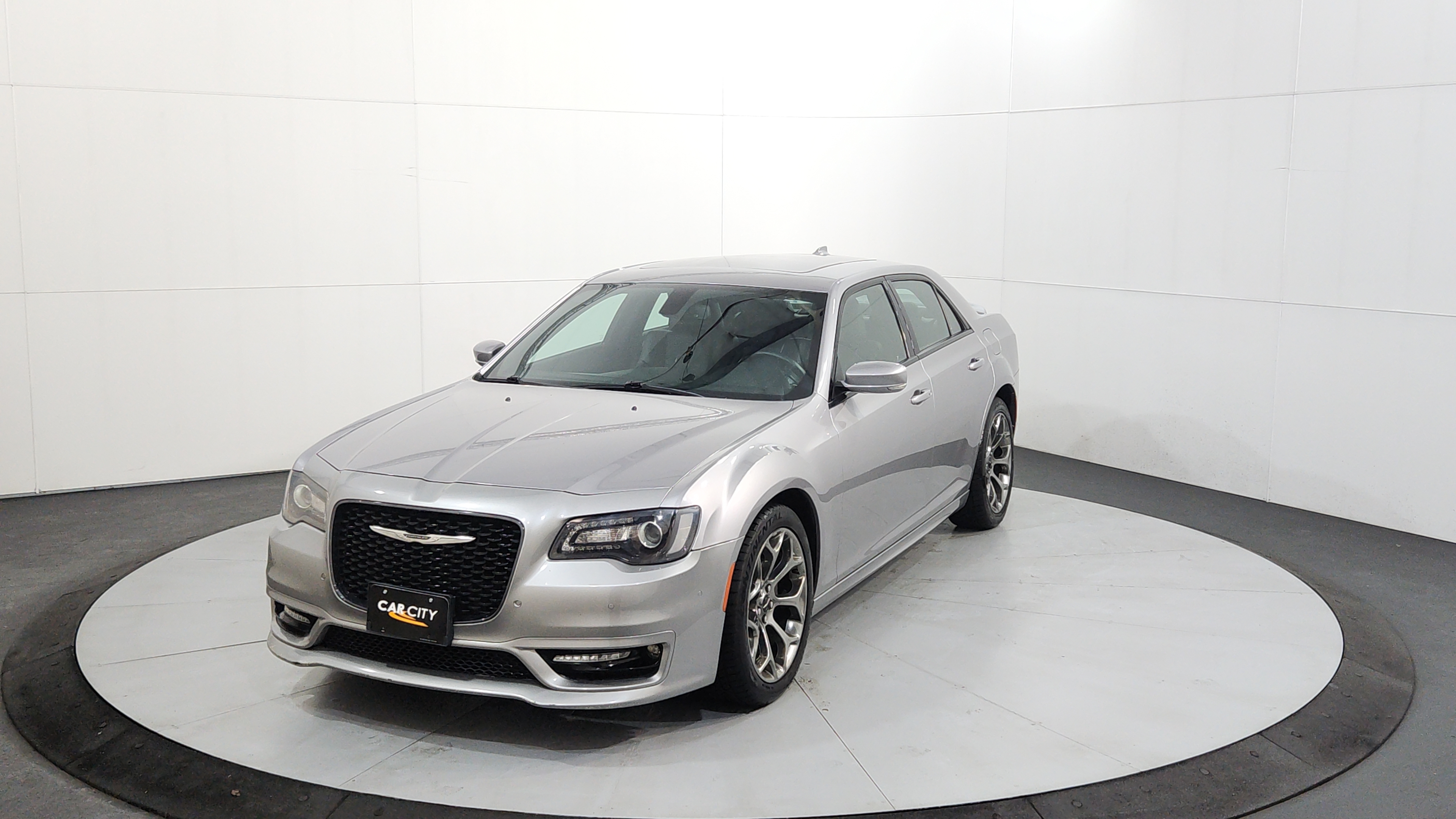 2018 Chrysler 300 S's photo