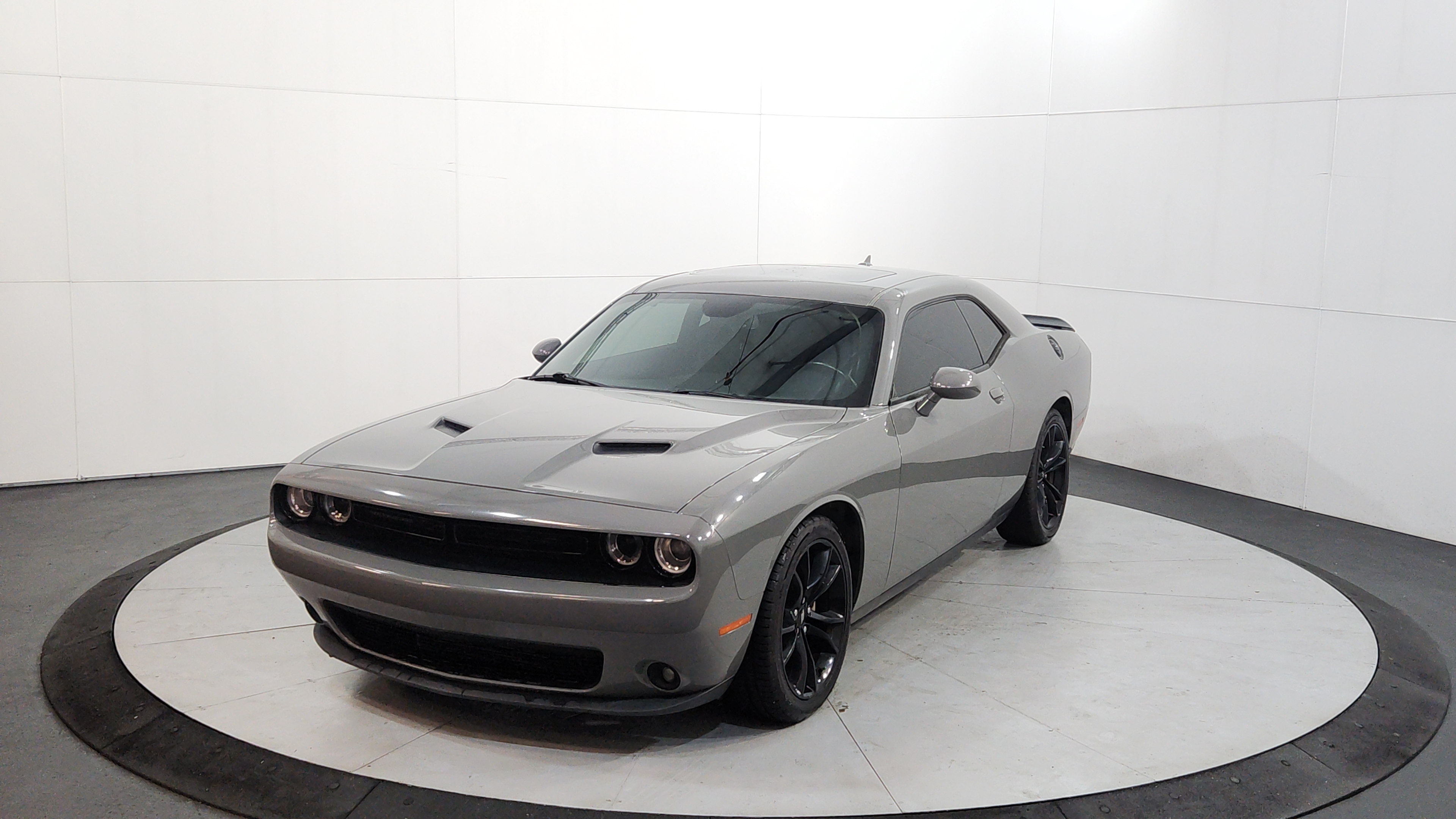 2018 Dodge Challenger SXT Plus's photo