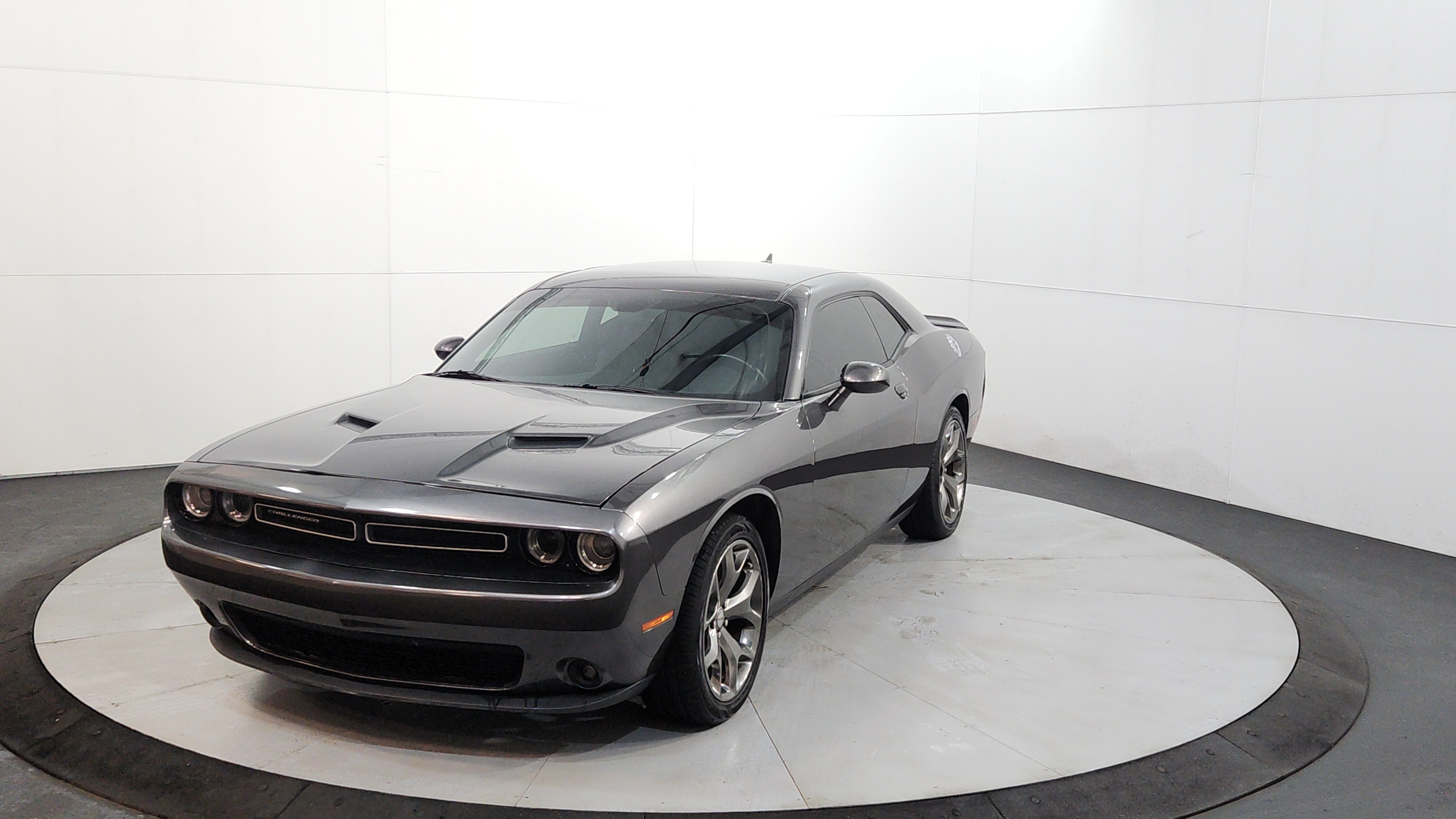 2015 Dodge Challenger SXT Plus's photo