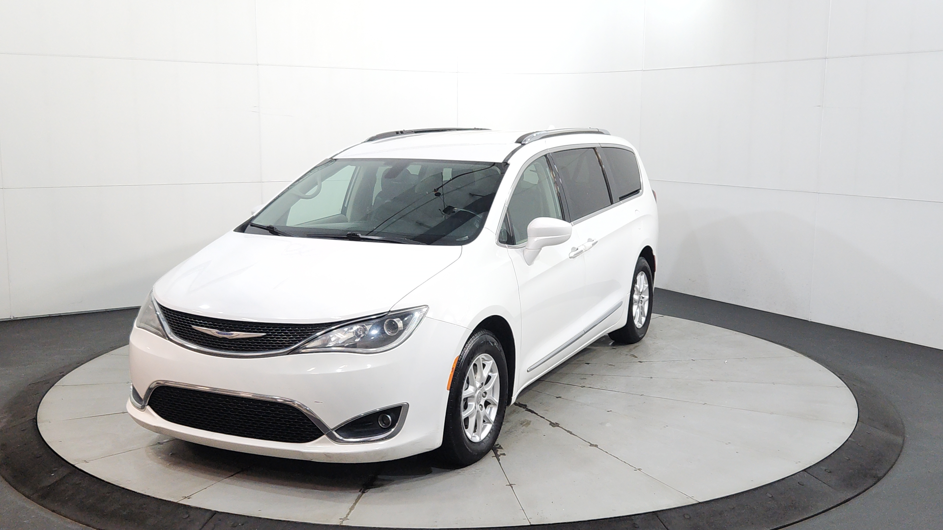 2020 Chrysler Pacifica Touring L's photo