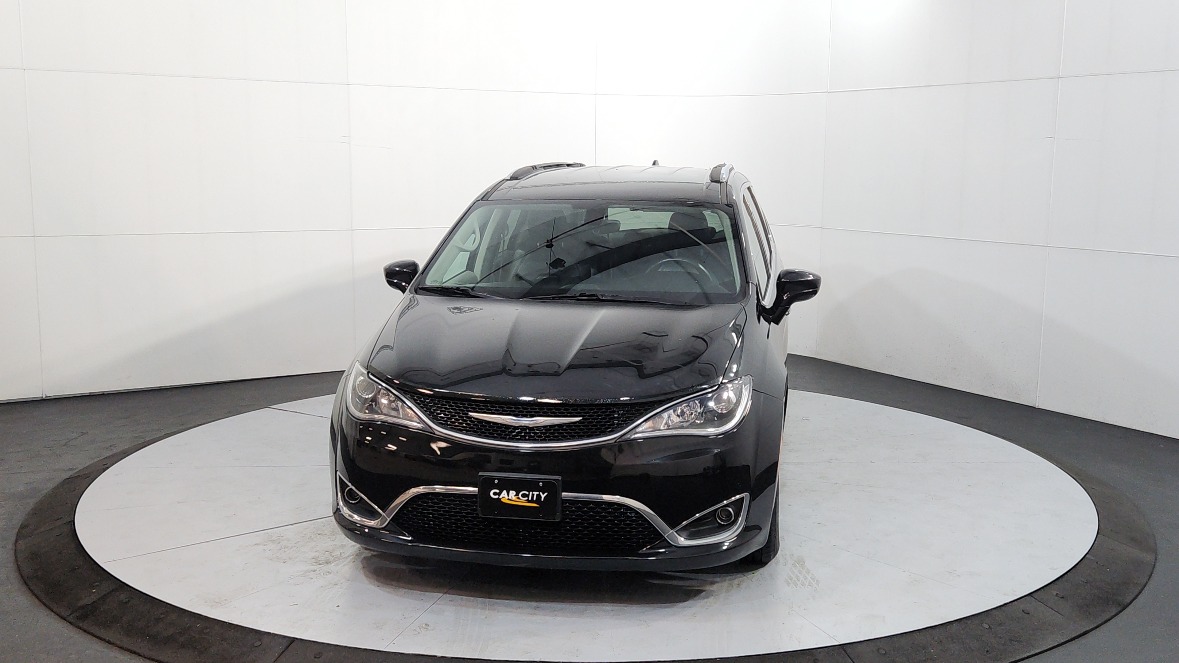 2018 Chrysler Pacifica Touring L's photo