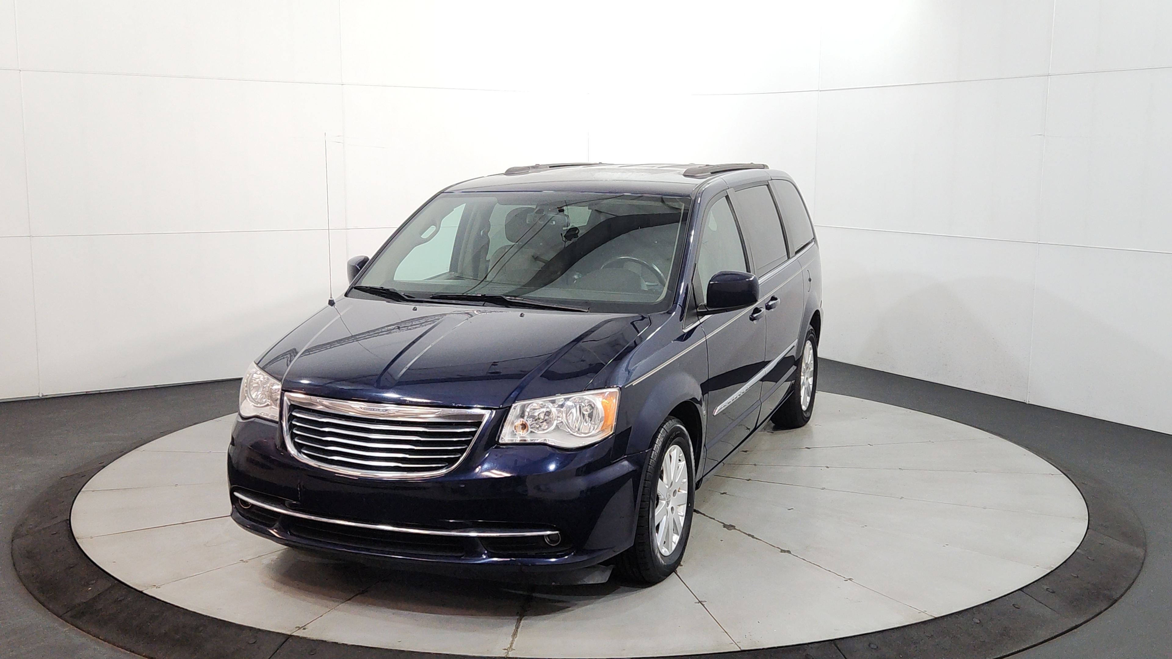 2016 Chrysler Town & Country Touring's photo