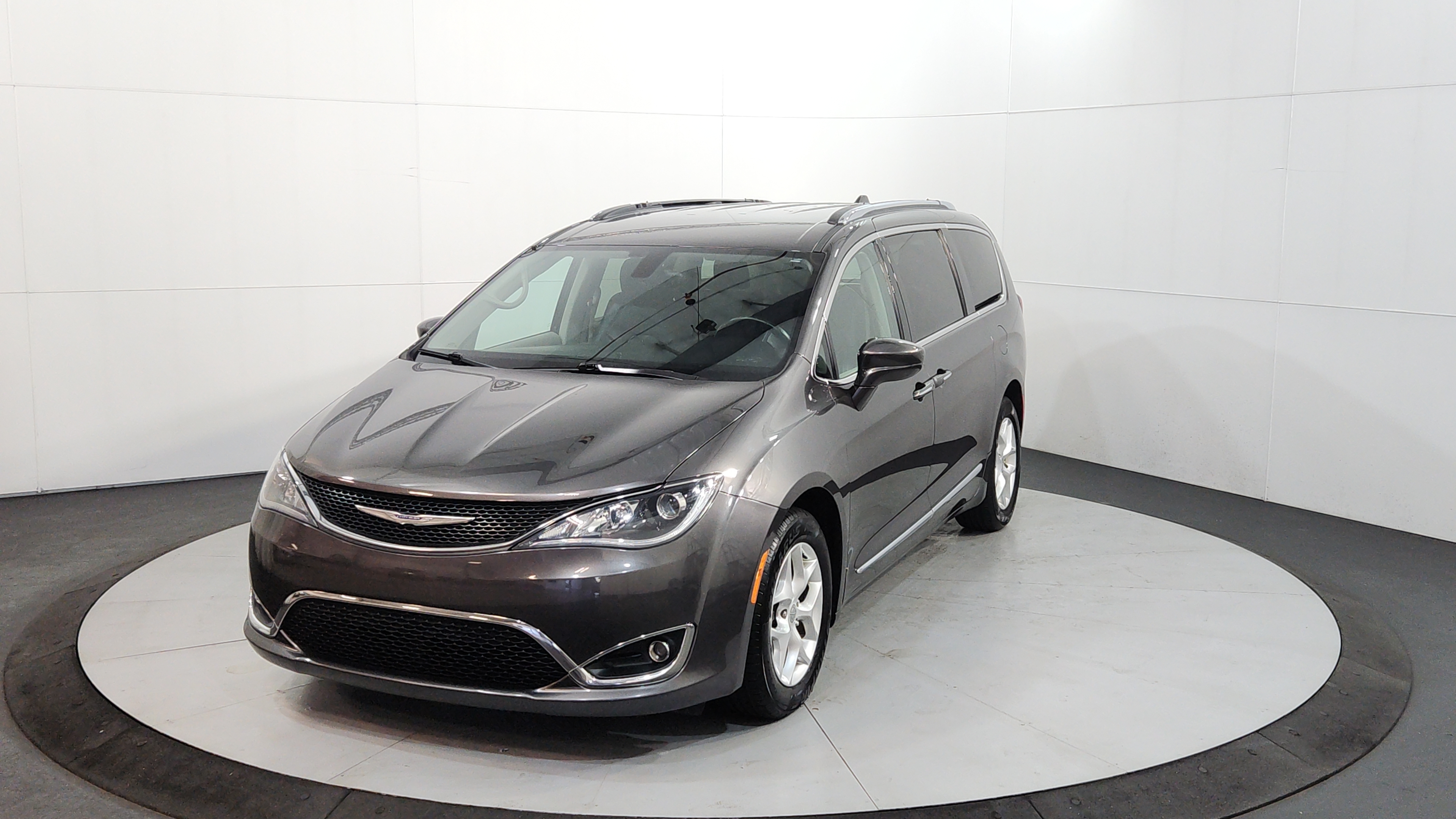 2017 Chrysler Pacifica Touring-L Plus's photo