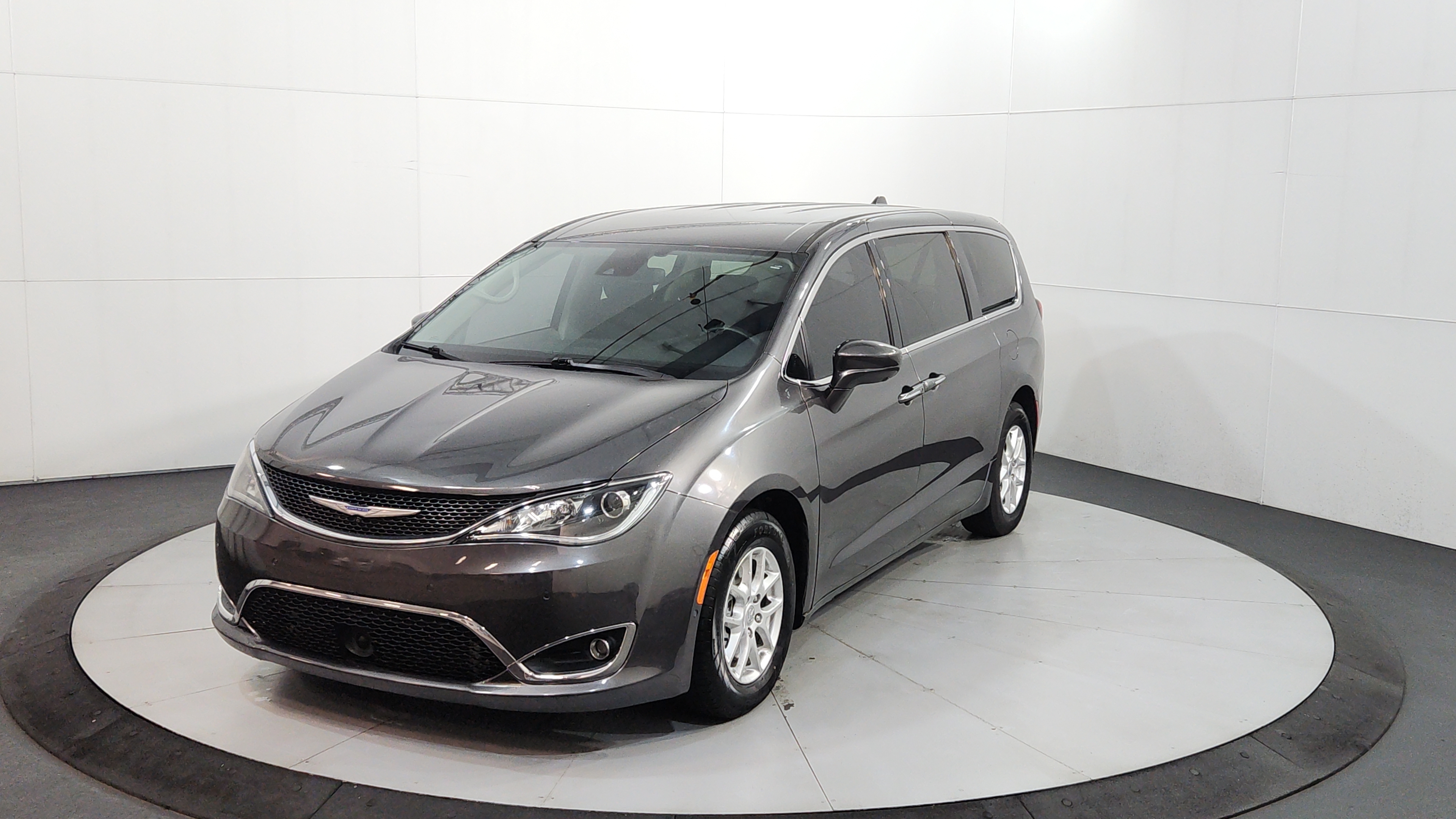 2020 Chrysler Pacifica Touring's photo