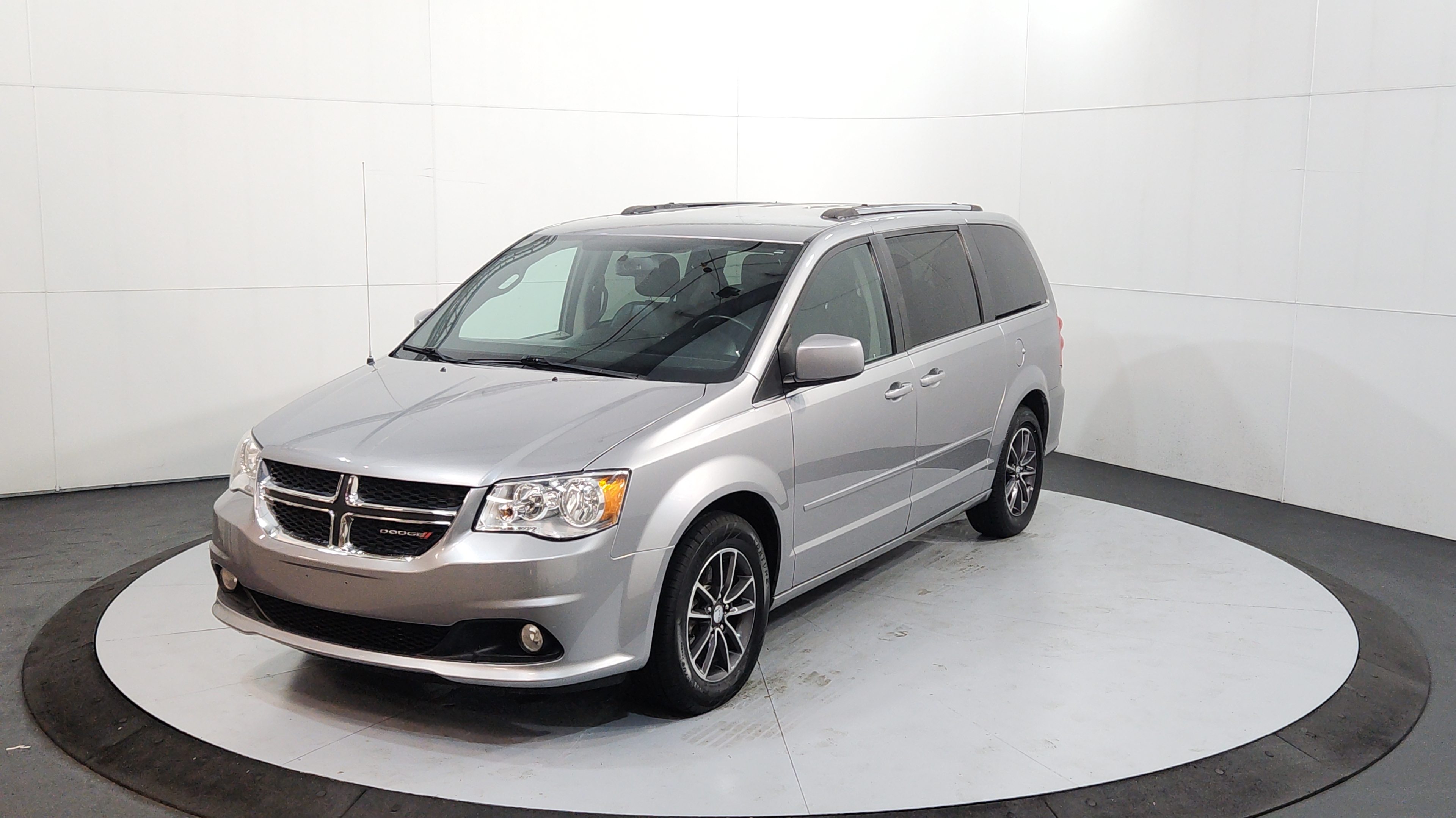 2016 Dodge Grand Caravan SXT Plus's photo