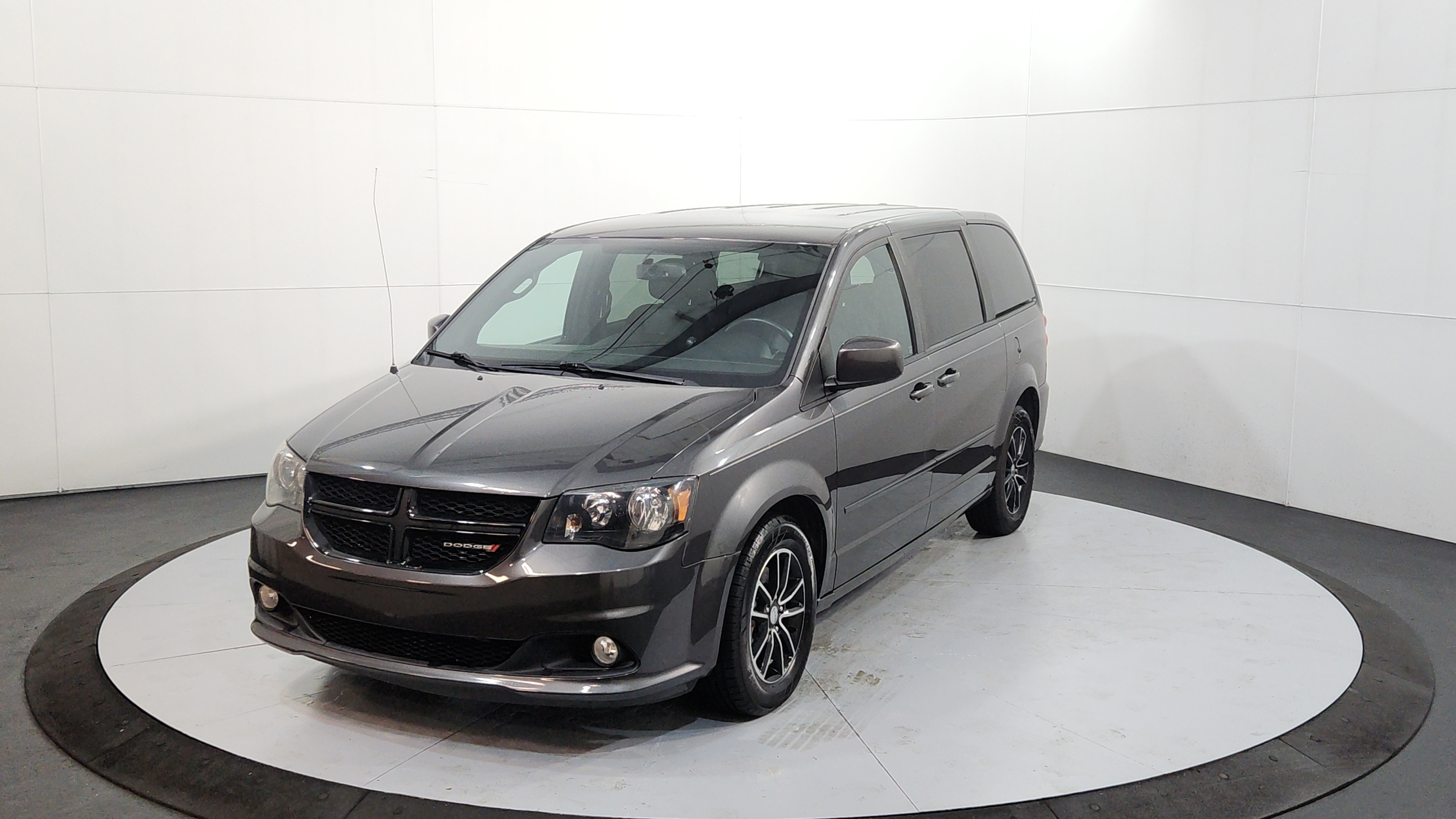 2016 Dodge Grand Caravan SXT Plus's photo