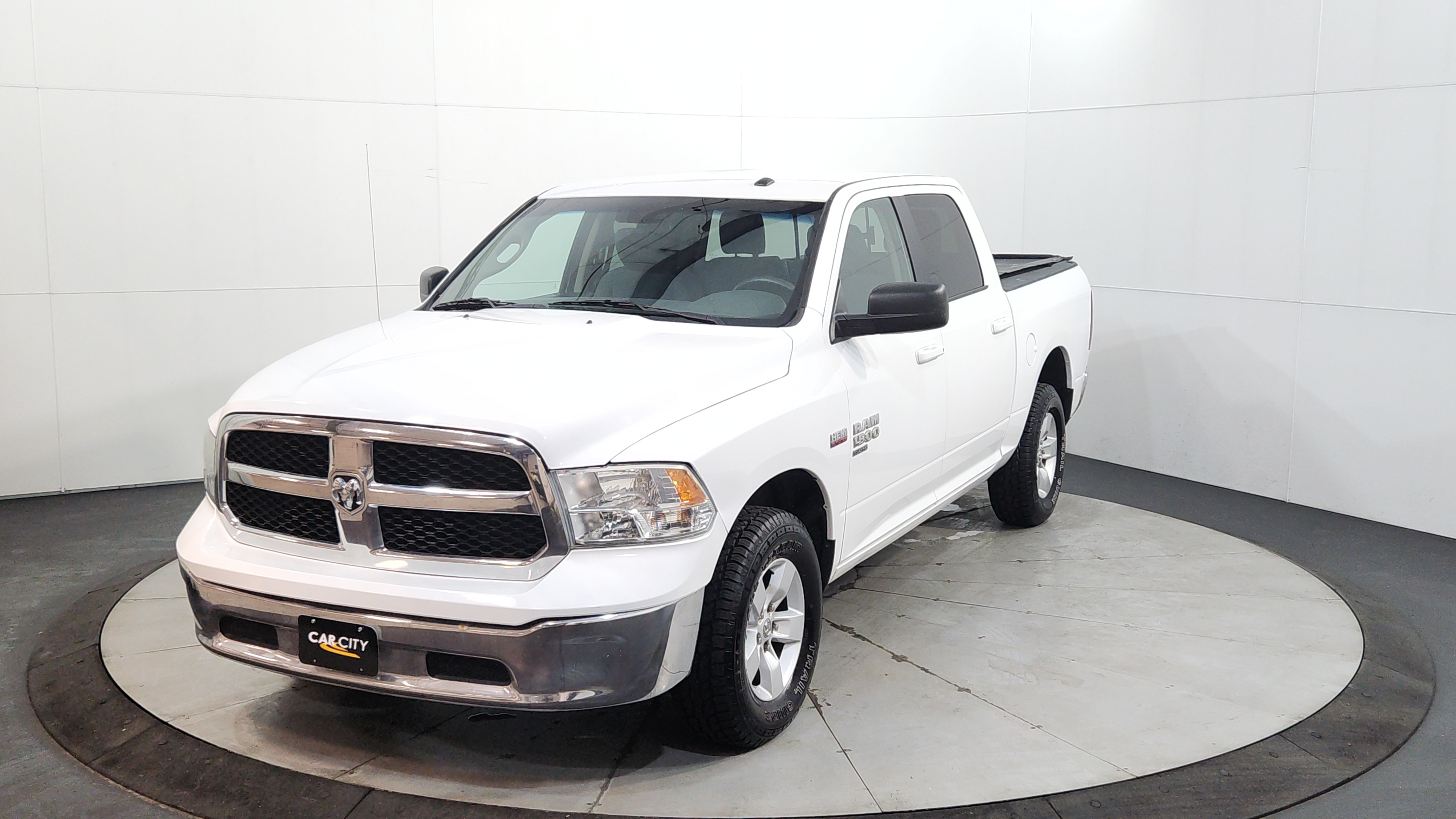 2019 RAM 1500 Classic SLT 4x4 Crew Cab 5'7's photo