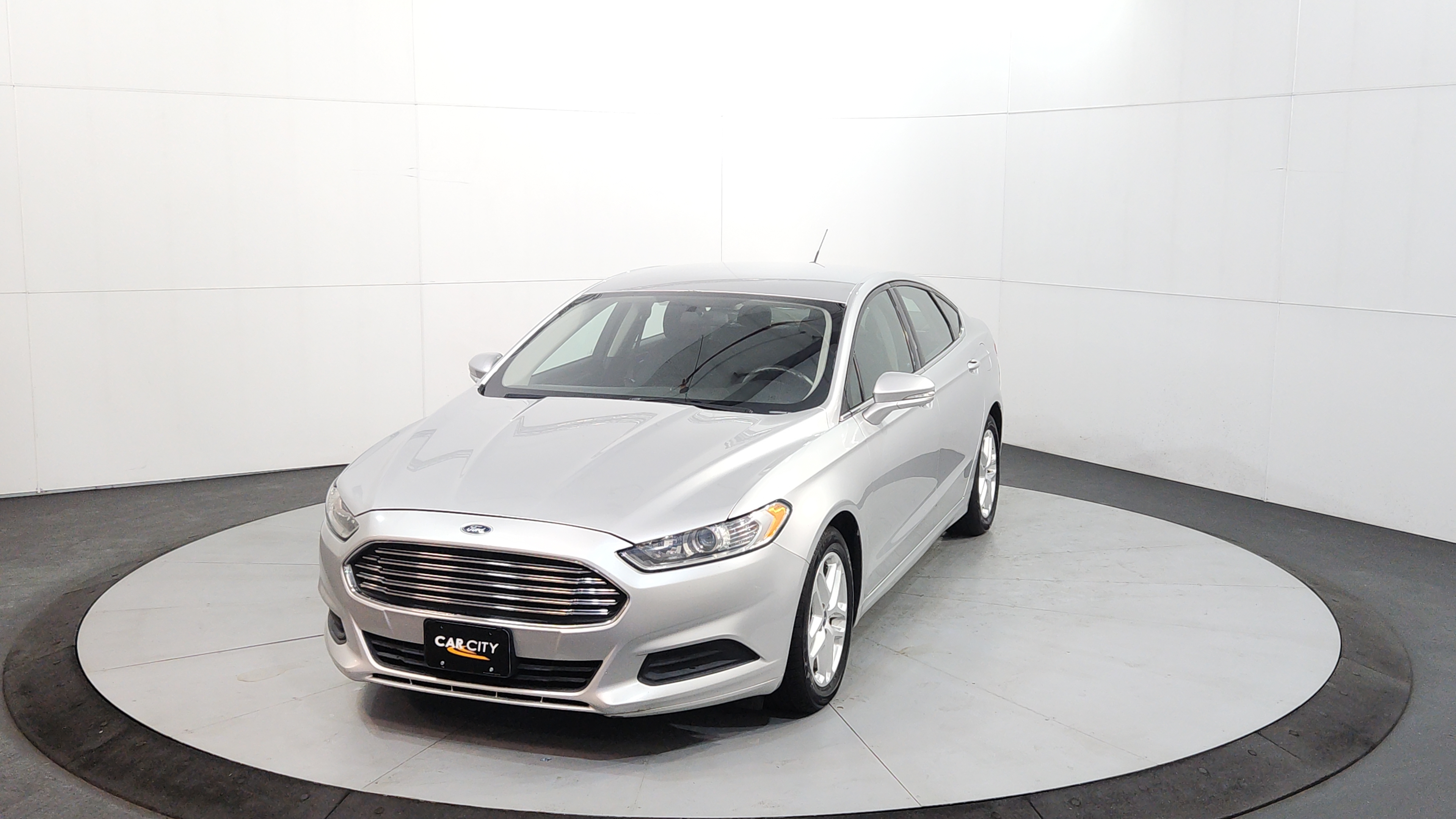 2015 Ford Fusion SE FWD's photo