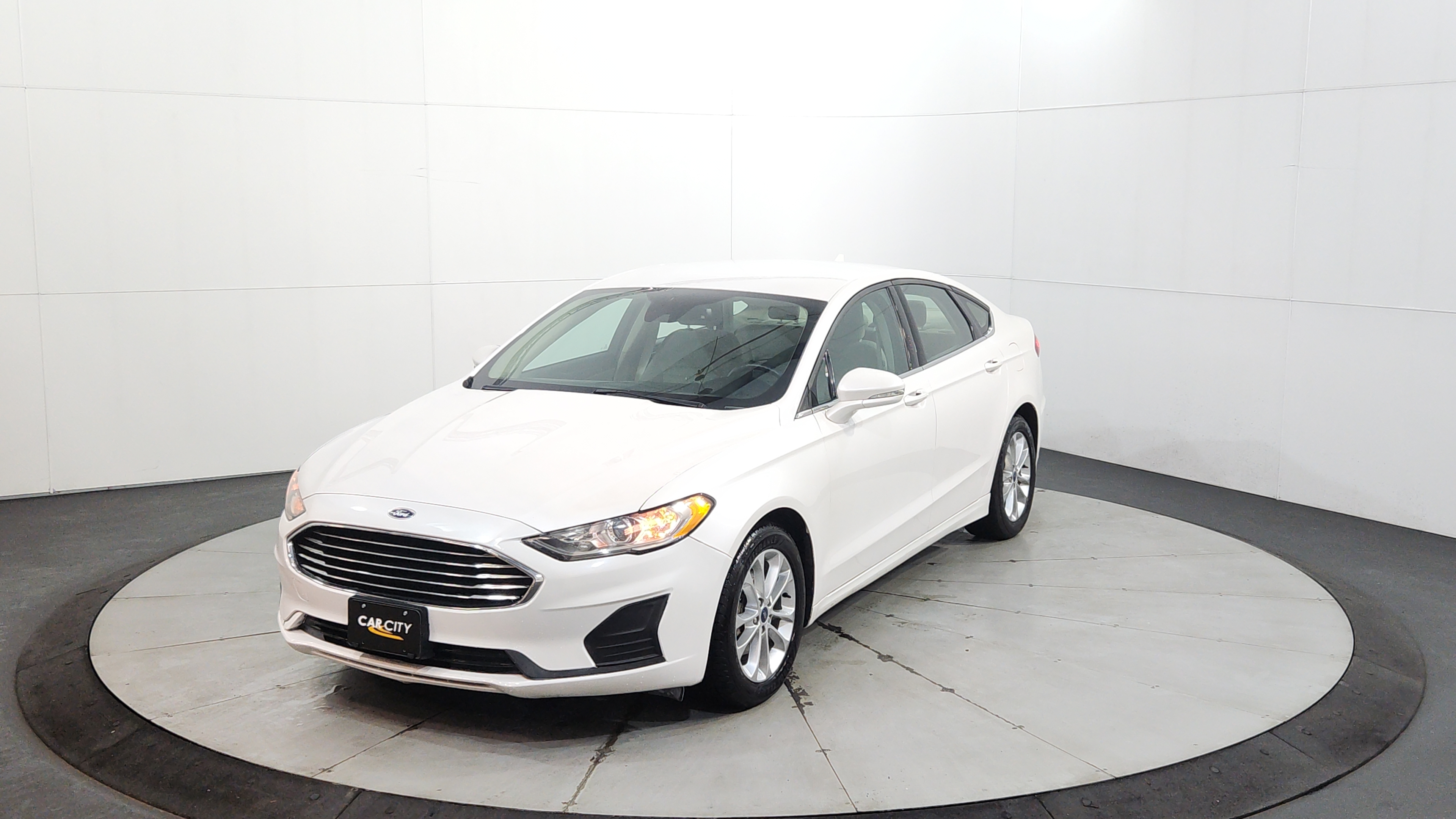 2019 Ford Fusion SE FWD's photo