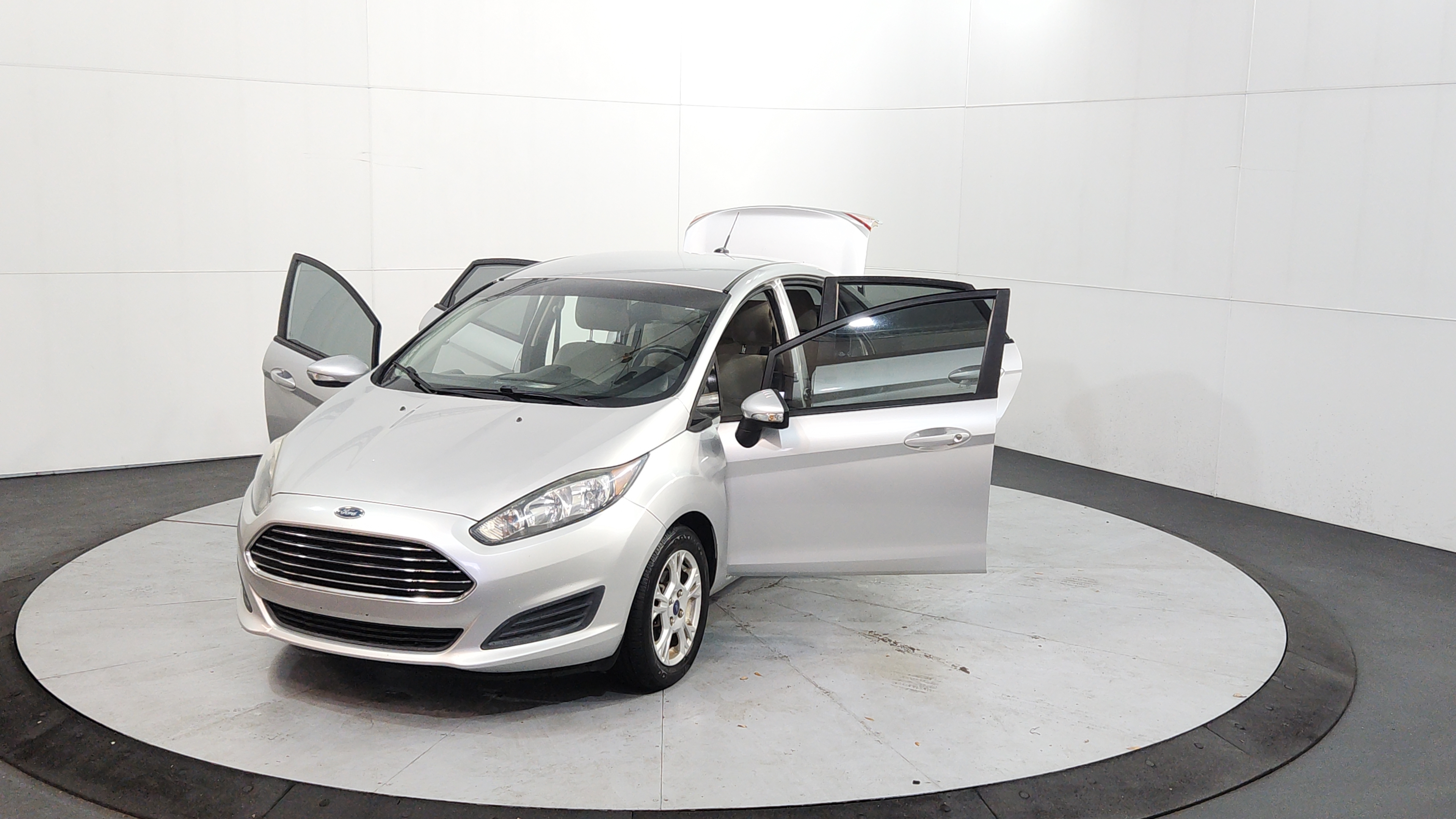 2014 Ford Fiesta SE Sedan's photo