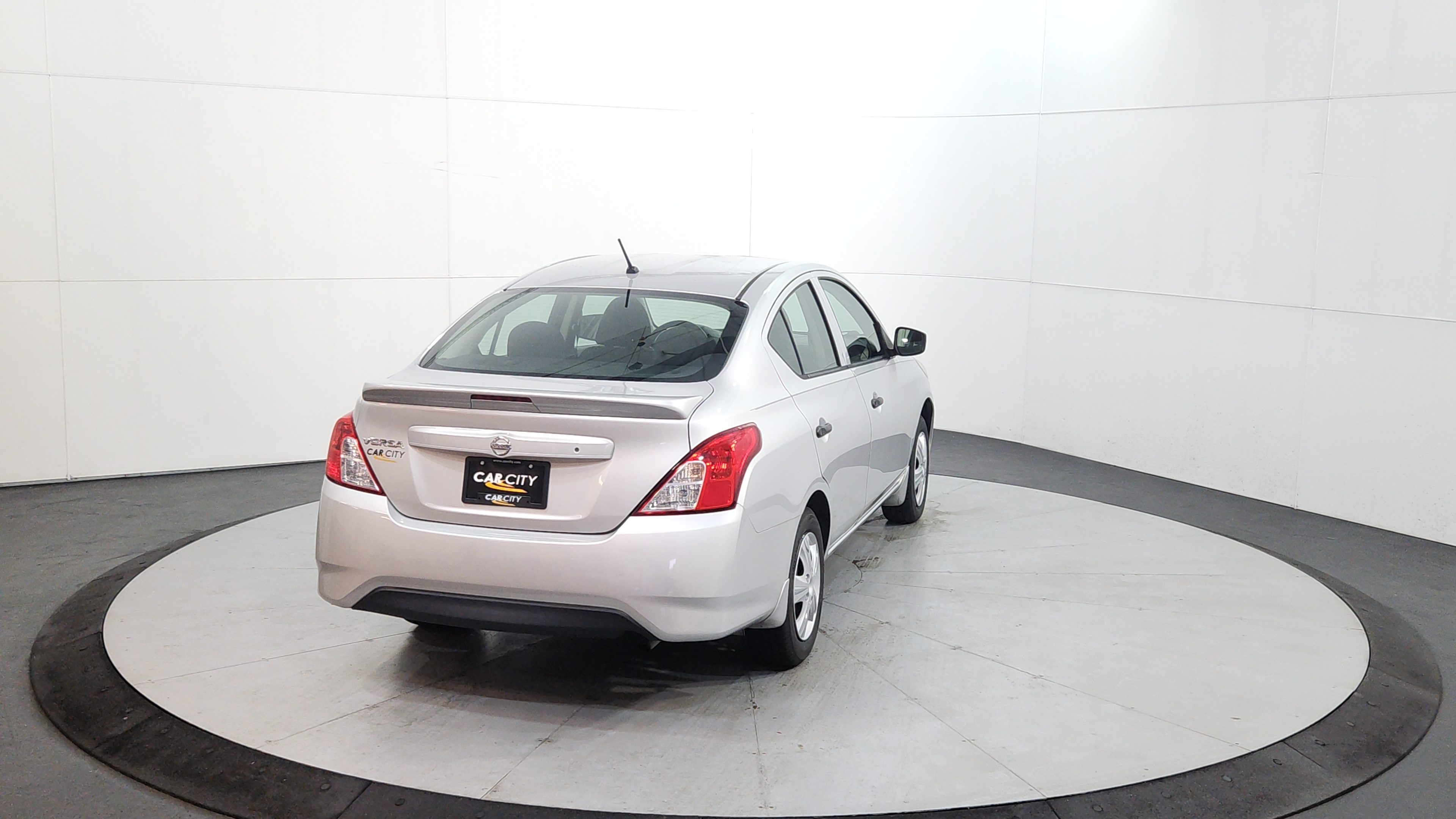 2018 Nissan Versa Sedan 5