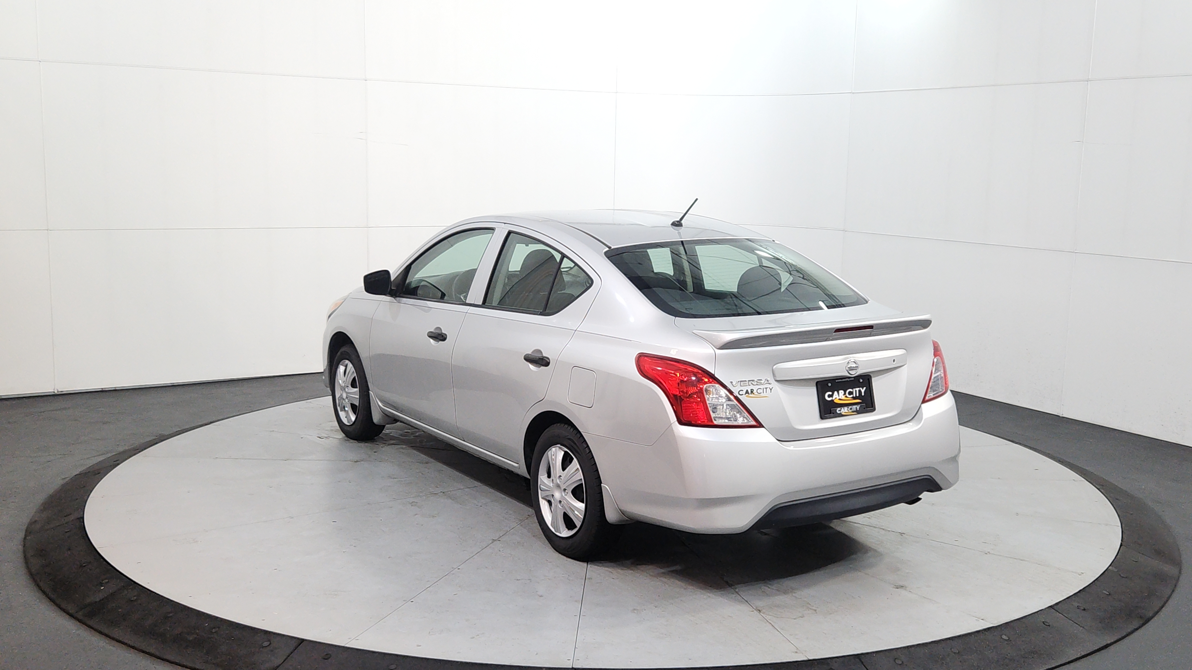 2018 Nissan Versa Sedan 6