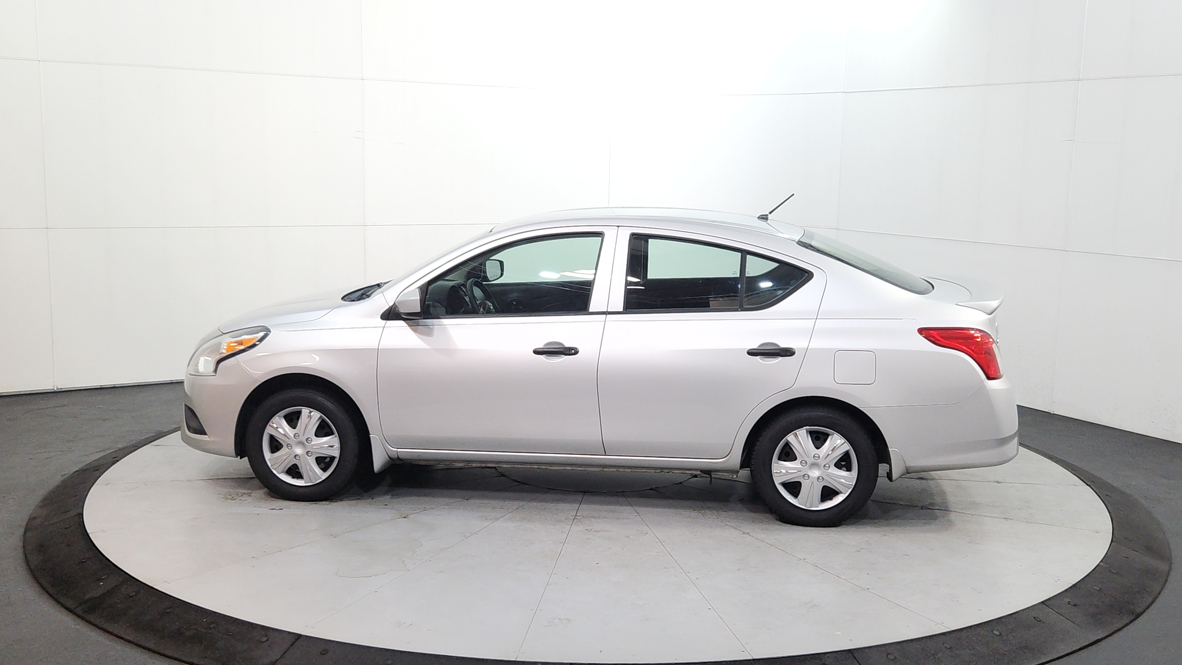 2018 Nissan Versa Sedan 7