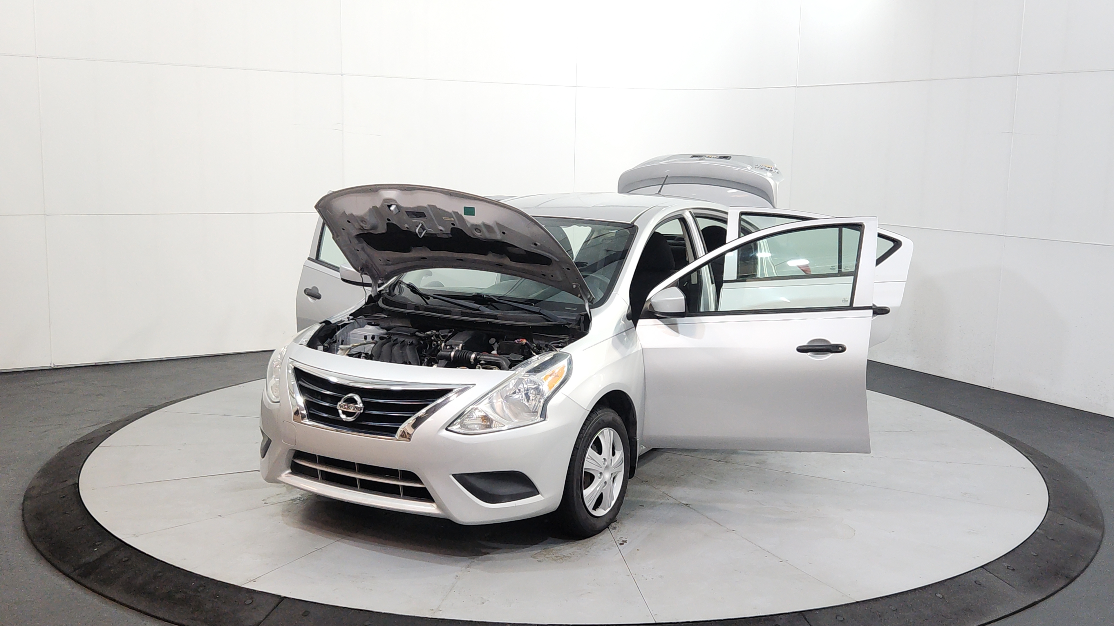 2018 Nissan Versa Sedan 9