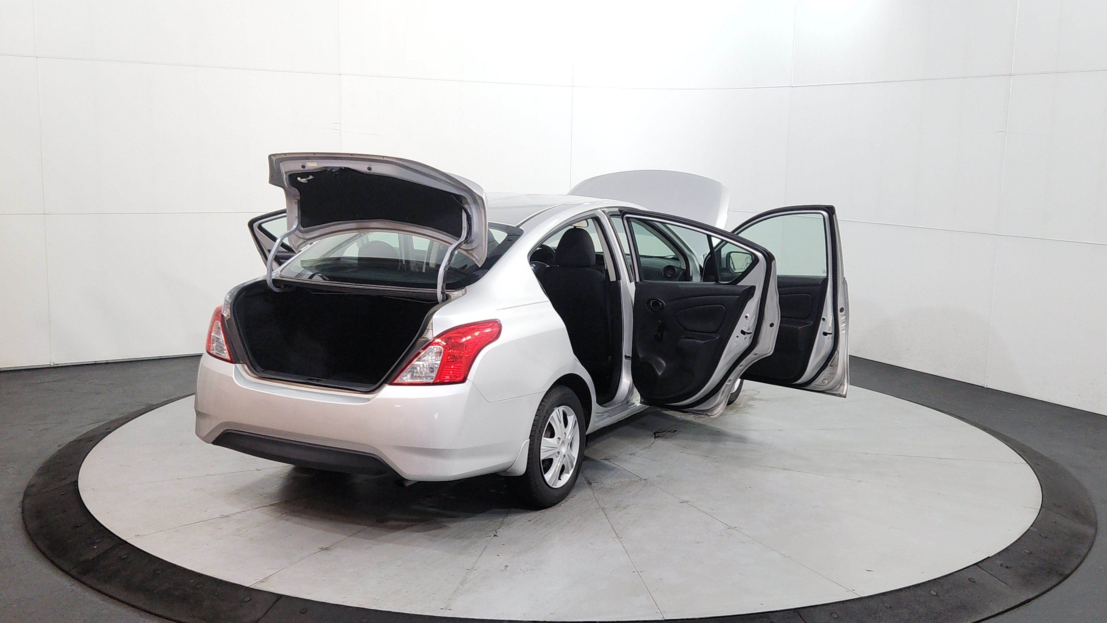 2018 Nissan Versa Sedan 11