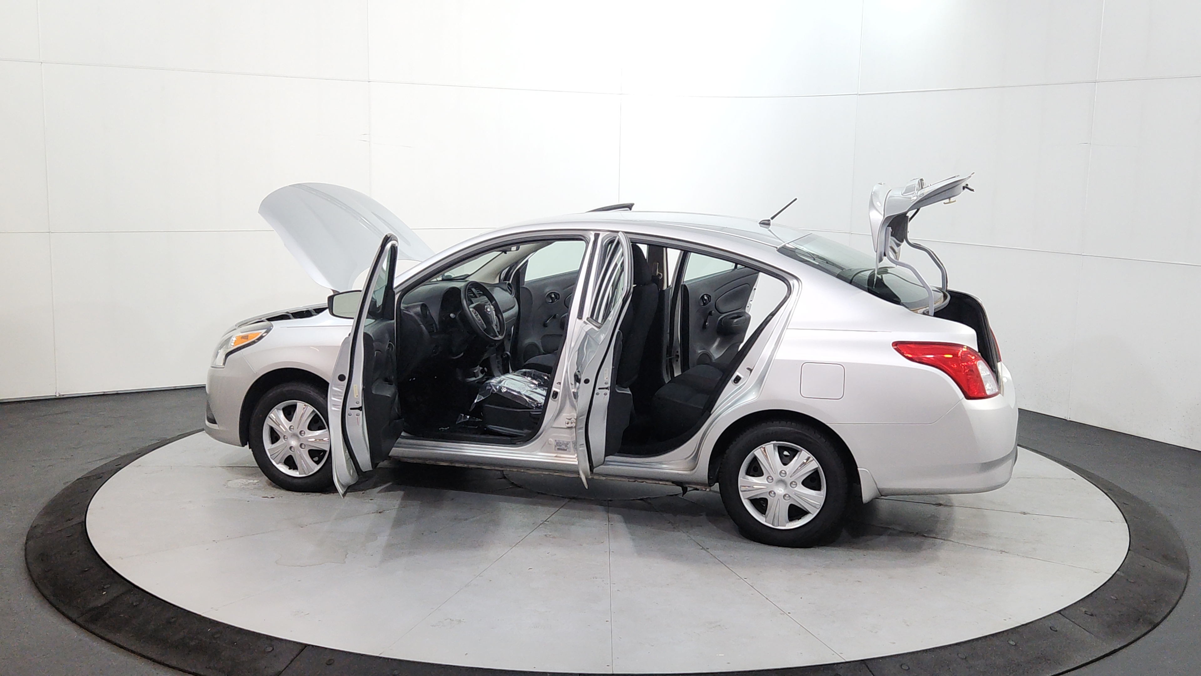 2018 Nissan Versa Sedan 12