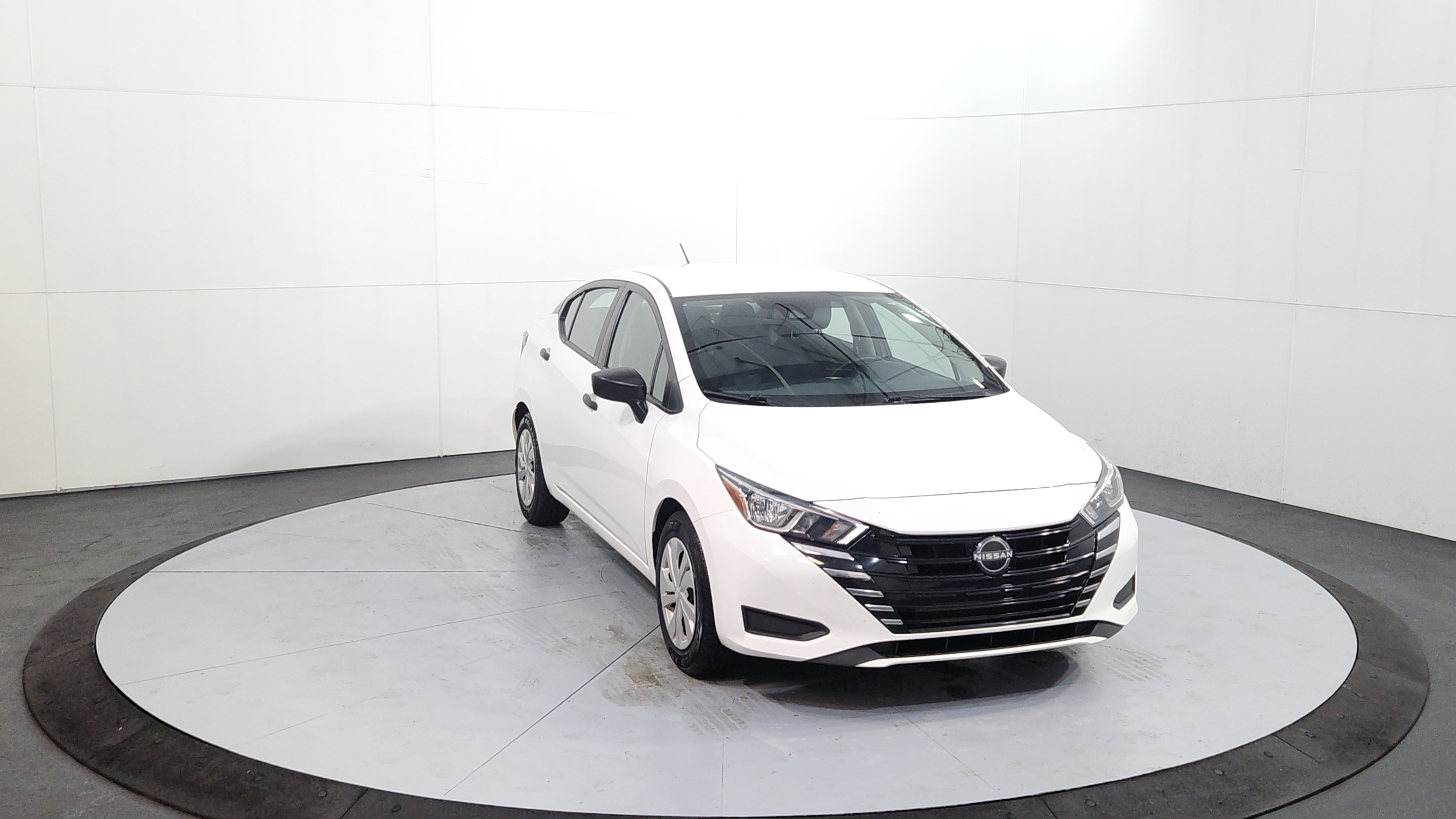 2023 Nissan Versa Sedan 2