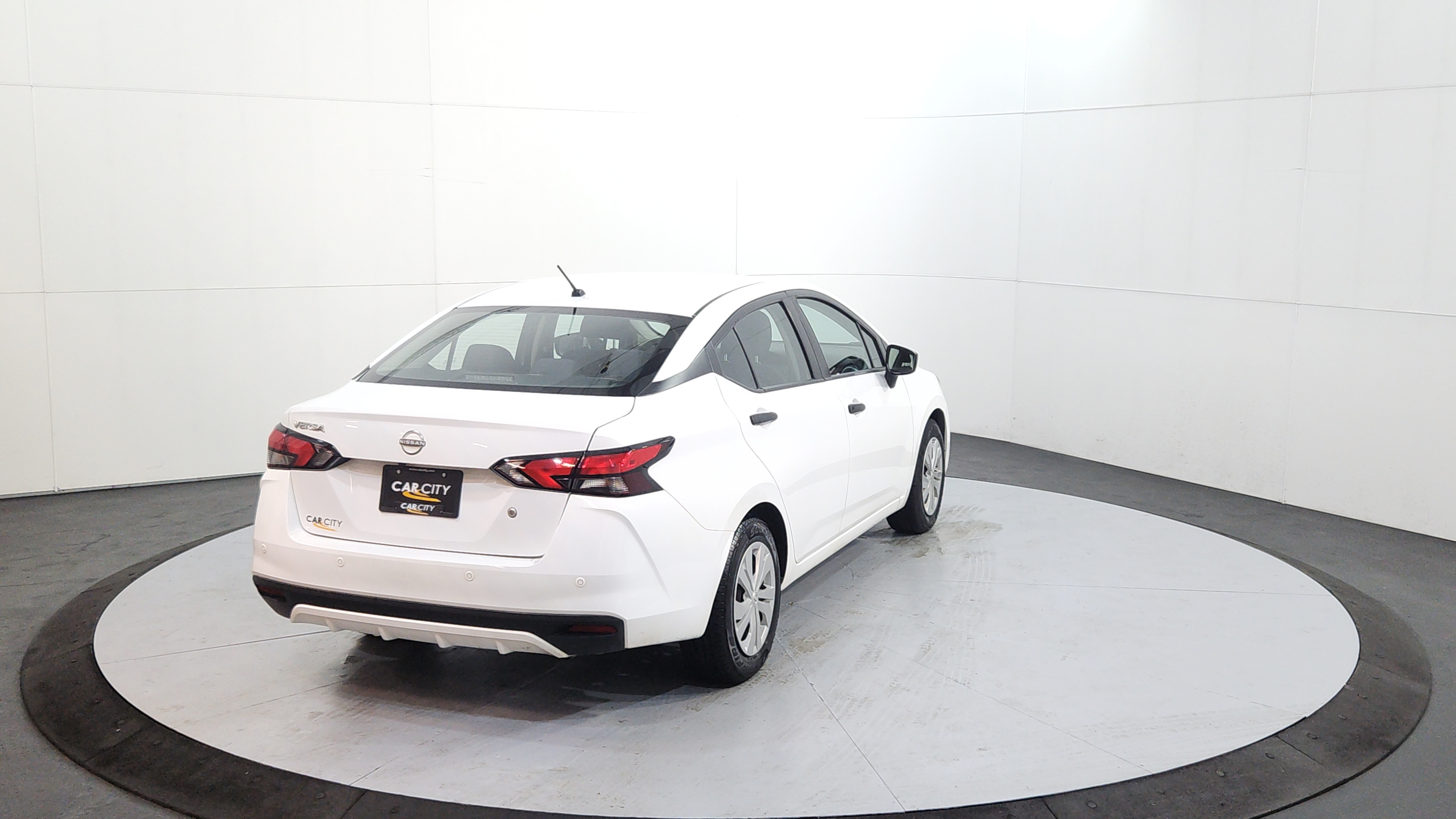 2023 Nissan Versa Sedan 5
