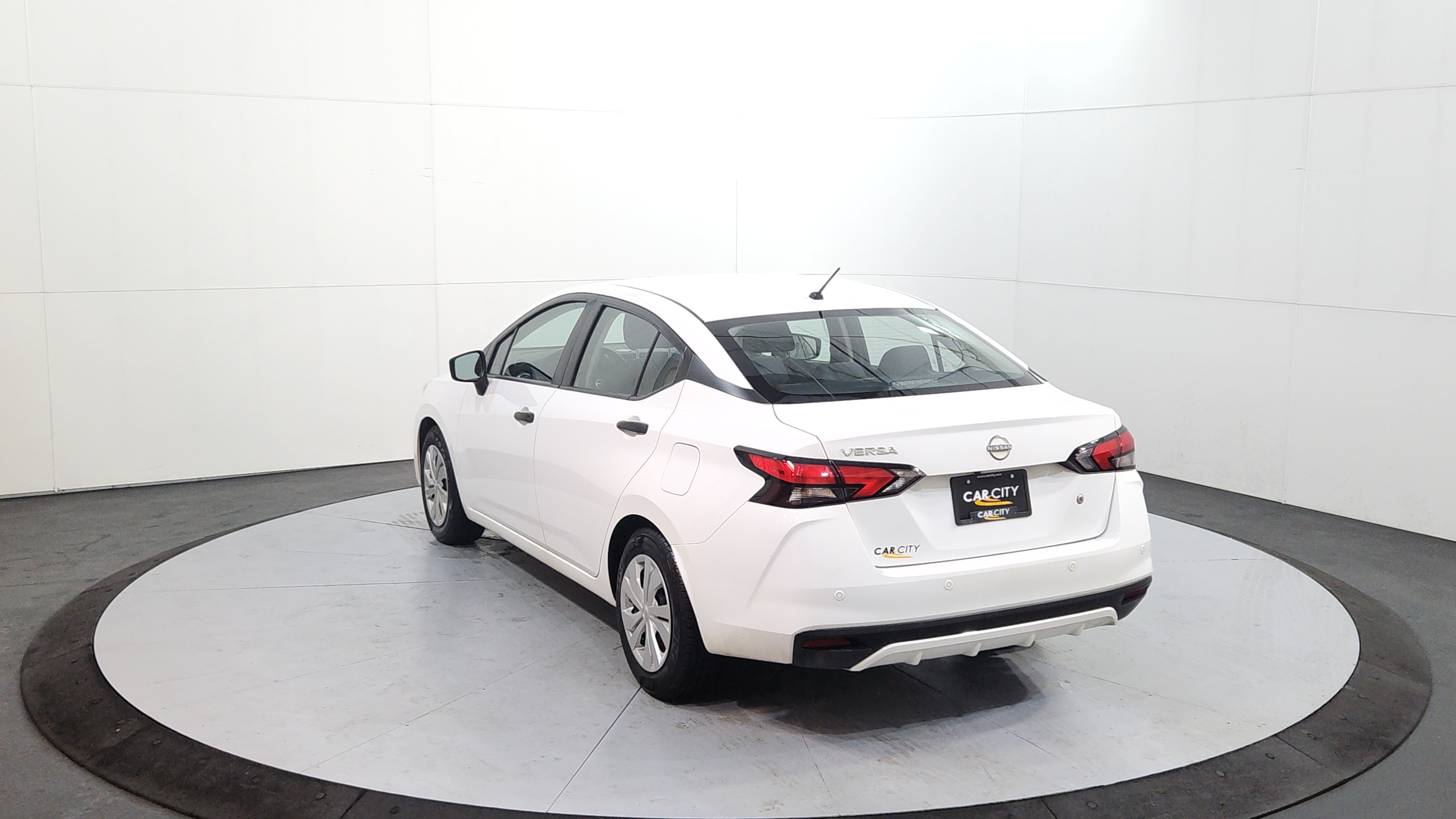 2023 Nissan Versa Sedan 6