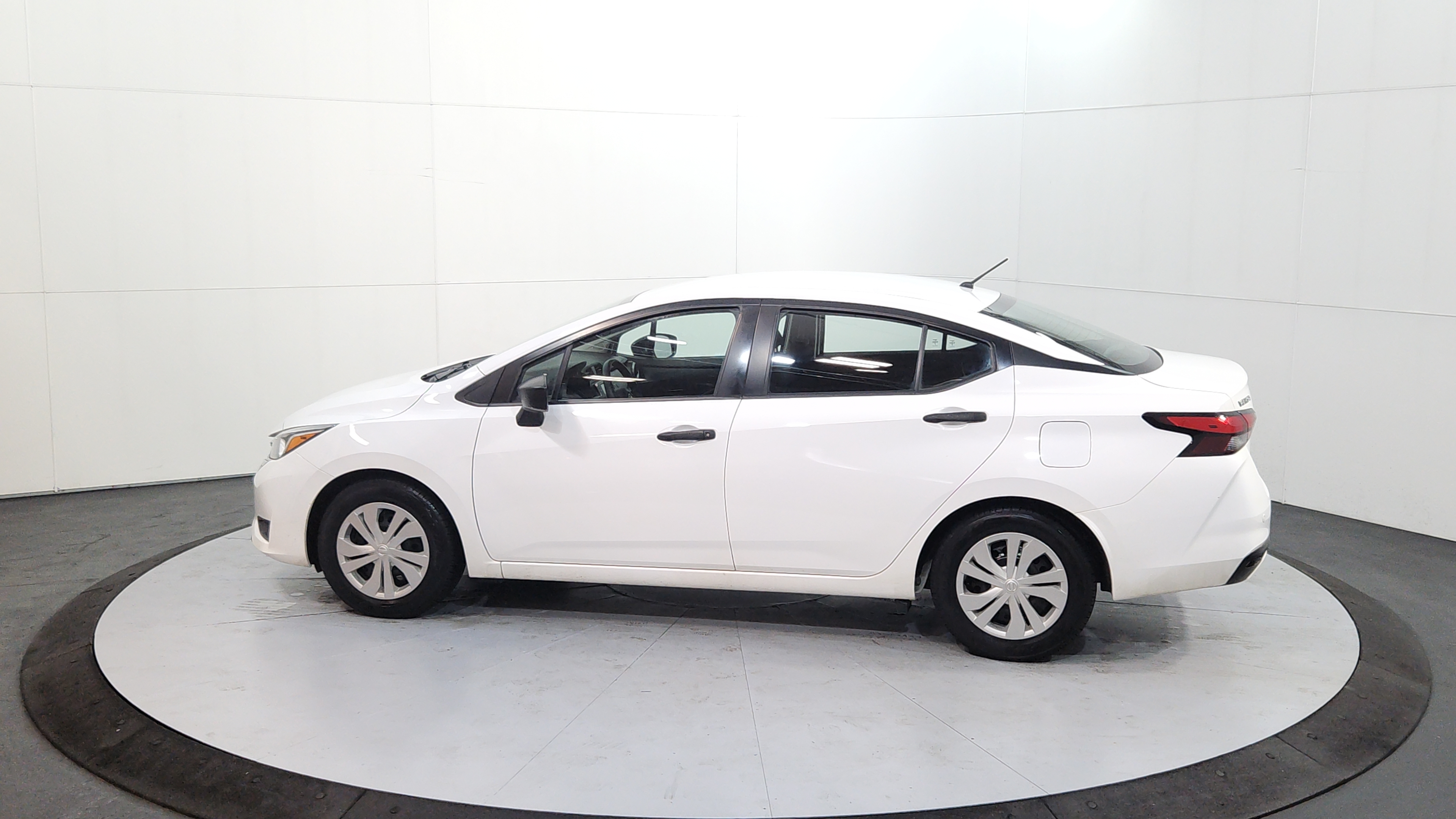 2023 Nissan Versa Sedan 7