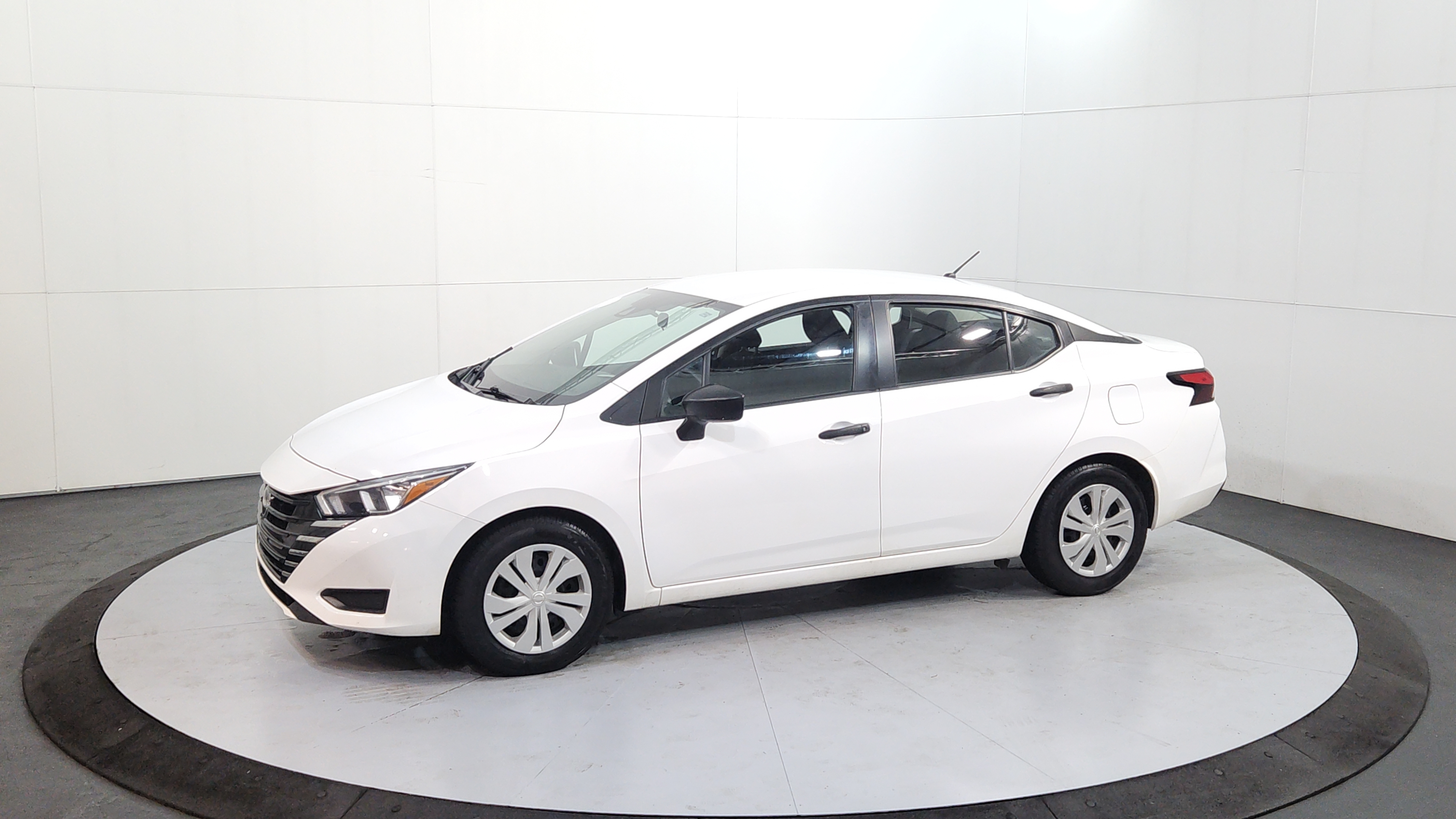 2023 Nissan Versa Sedan 8