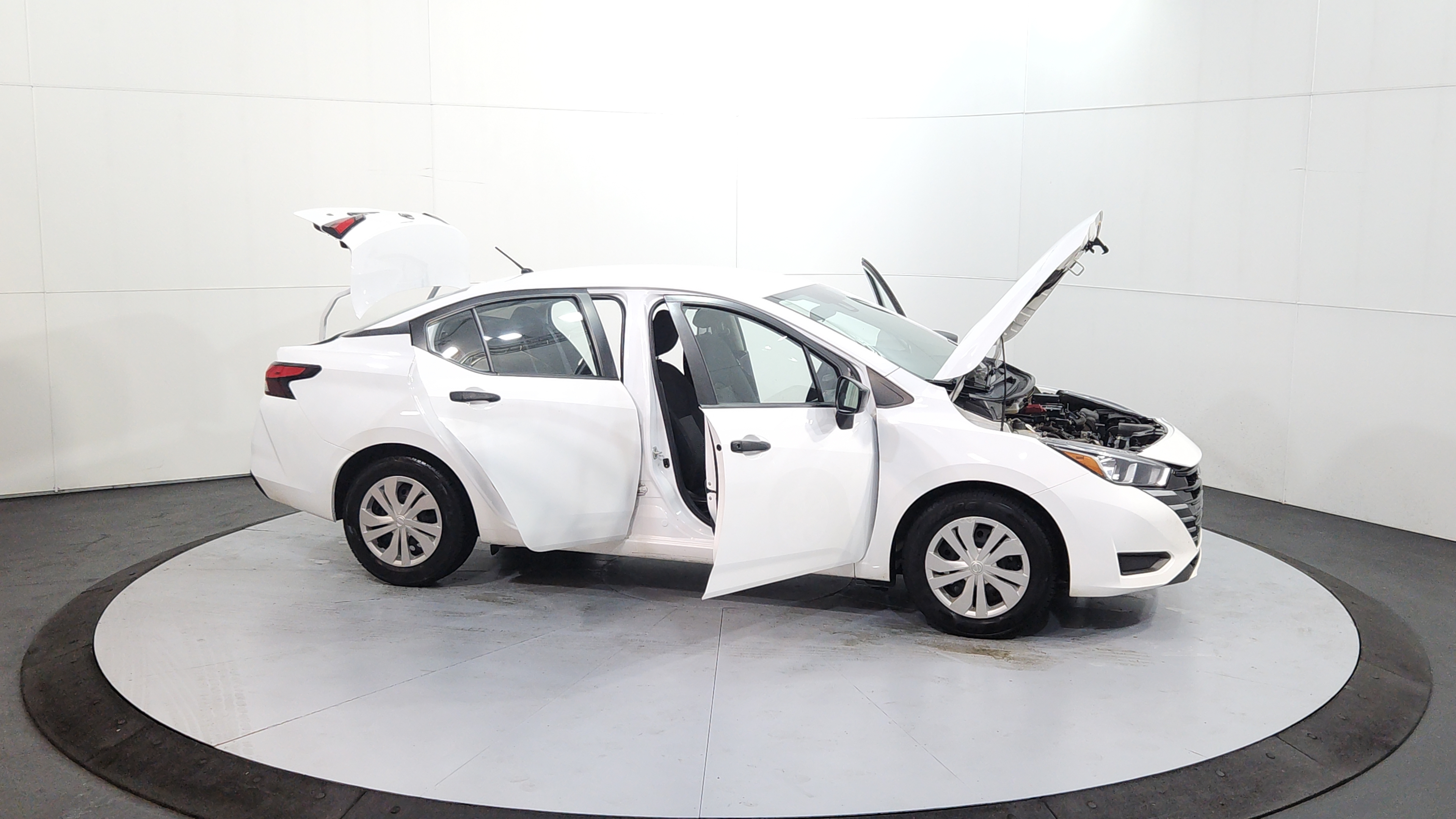 2023 Nissan Versa Sedan 10