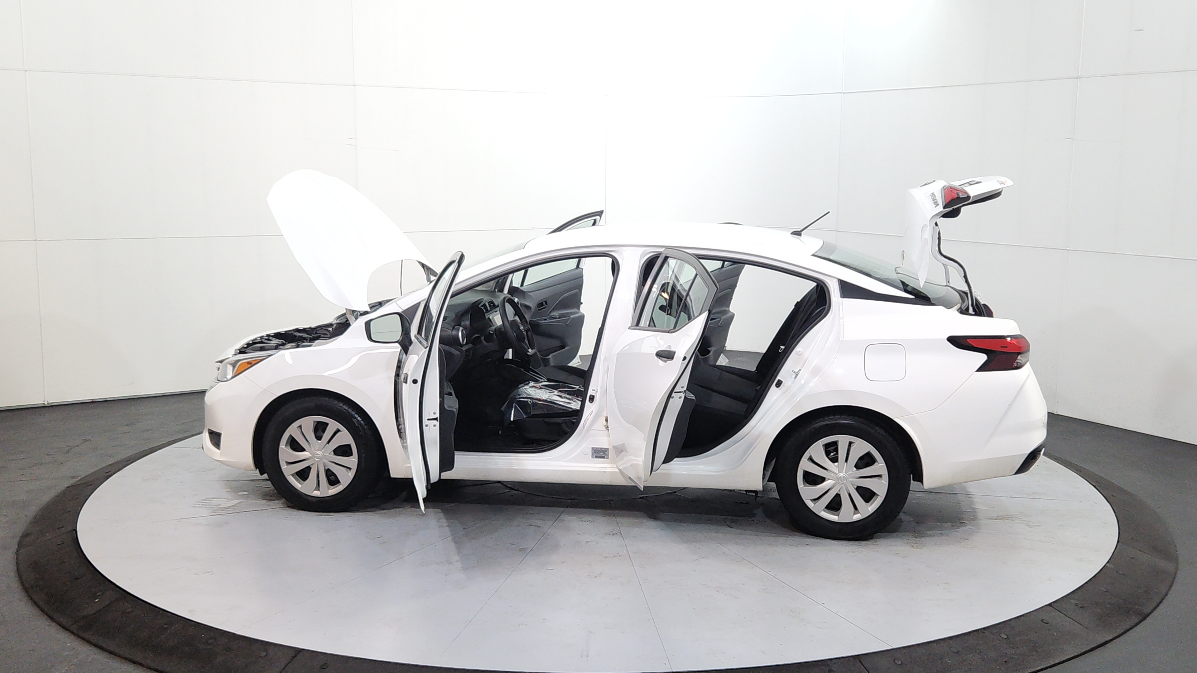 2023 Nissan Versa Sedan 12