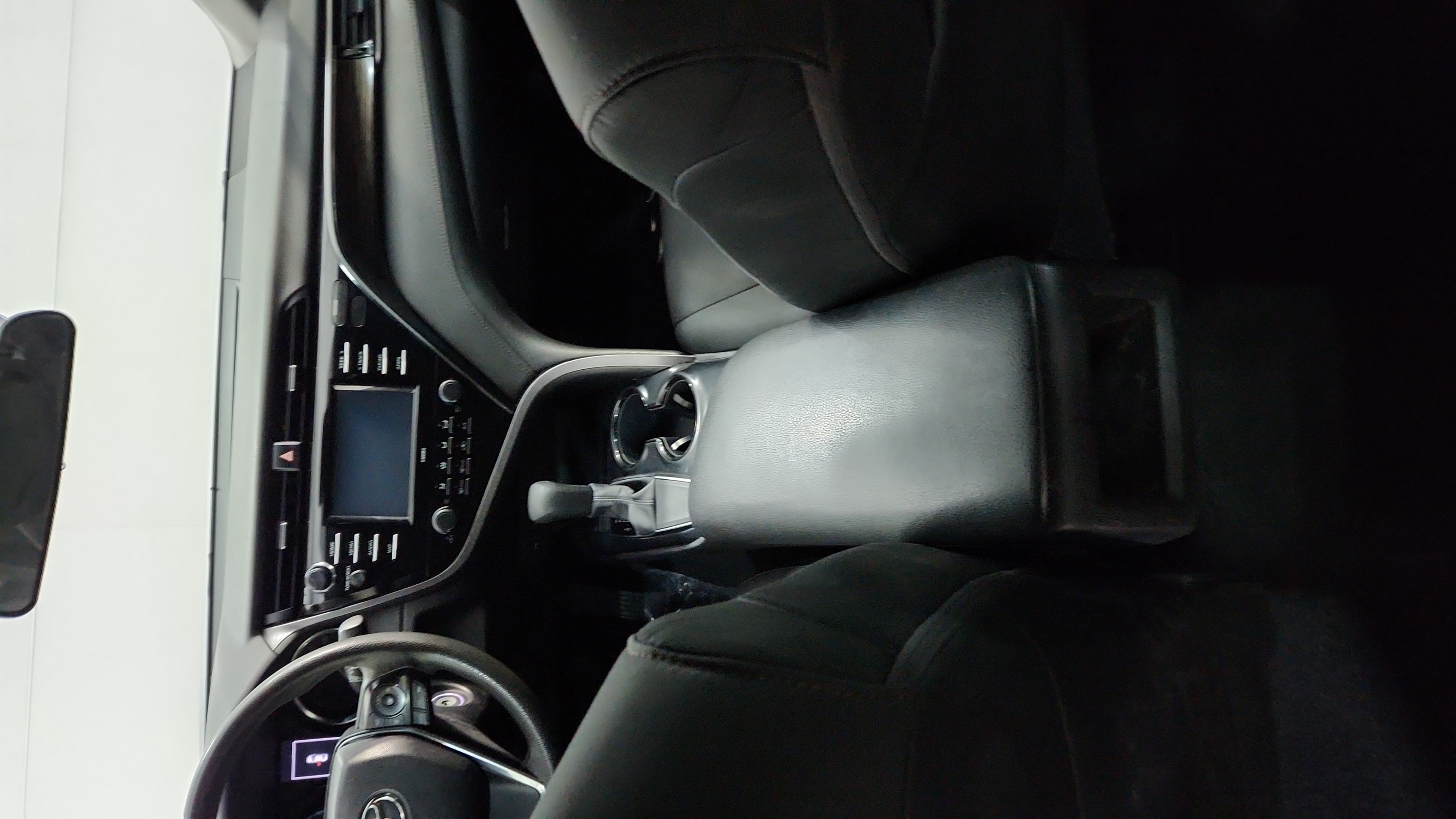 2020 Toyota Camry LE - Photo 19