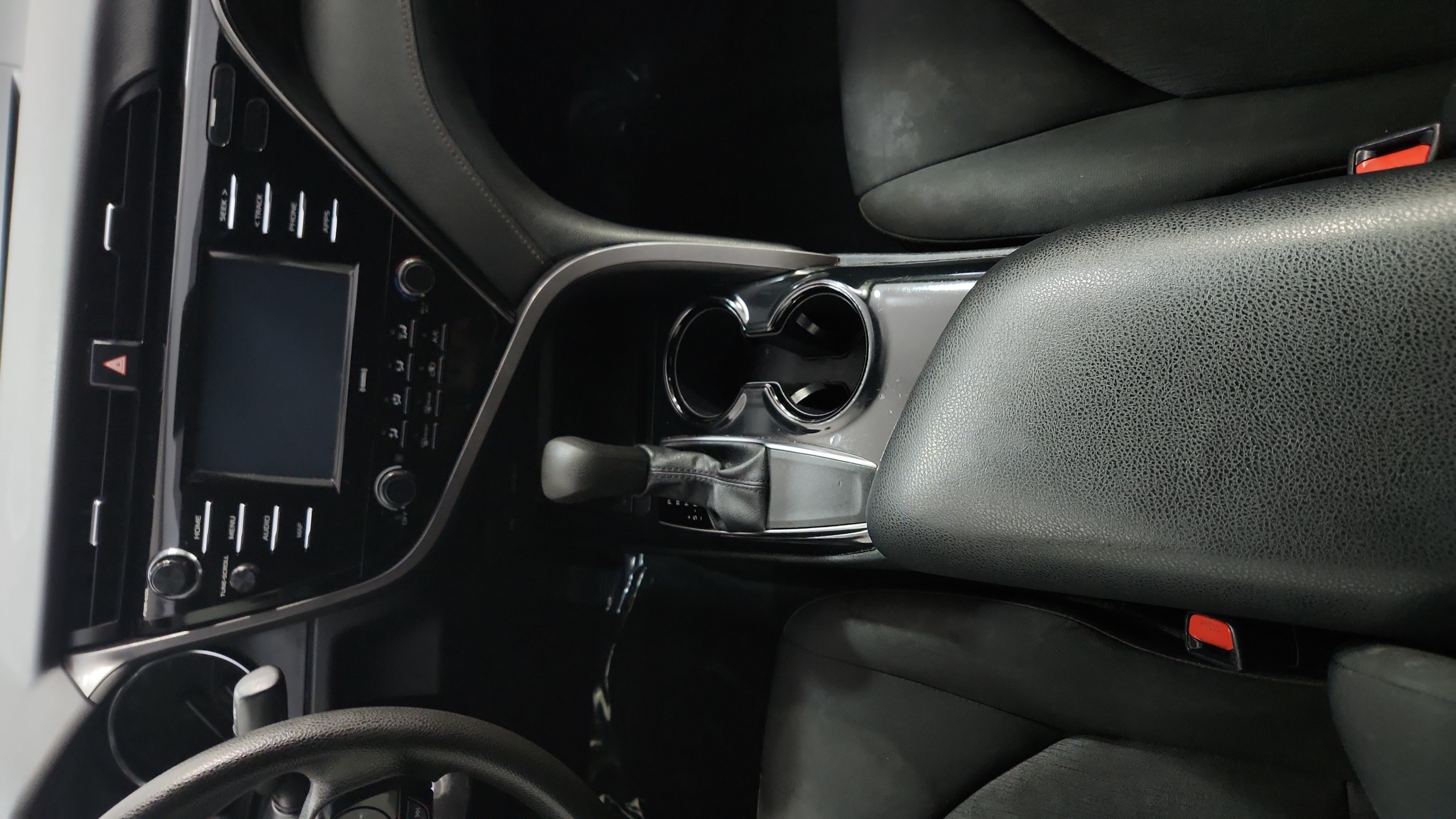 2020 Toyota Camry LE - Photo 15