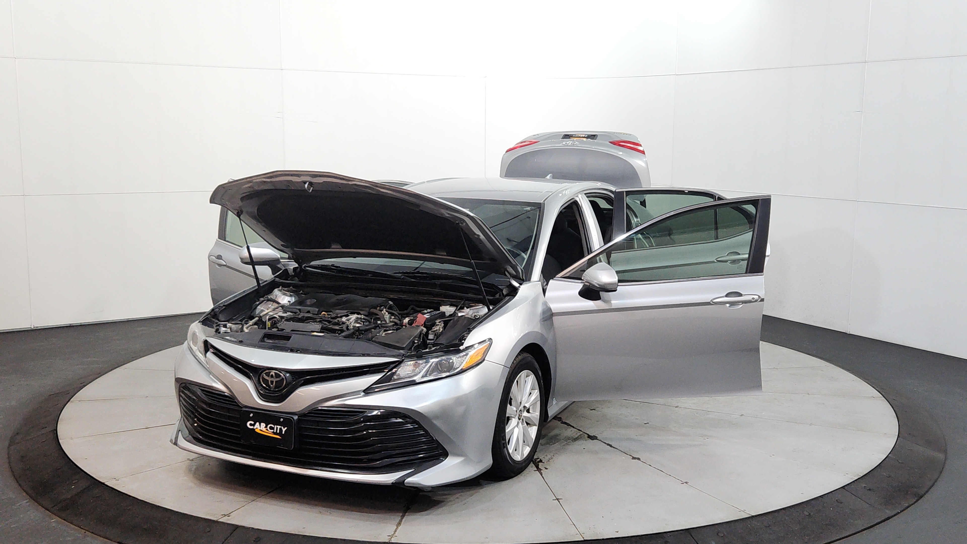 2020 Toyota Camry LE - Photo 9