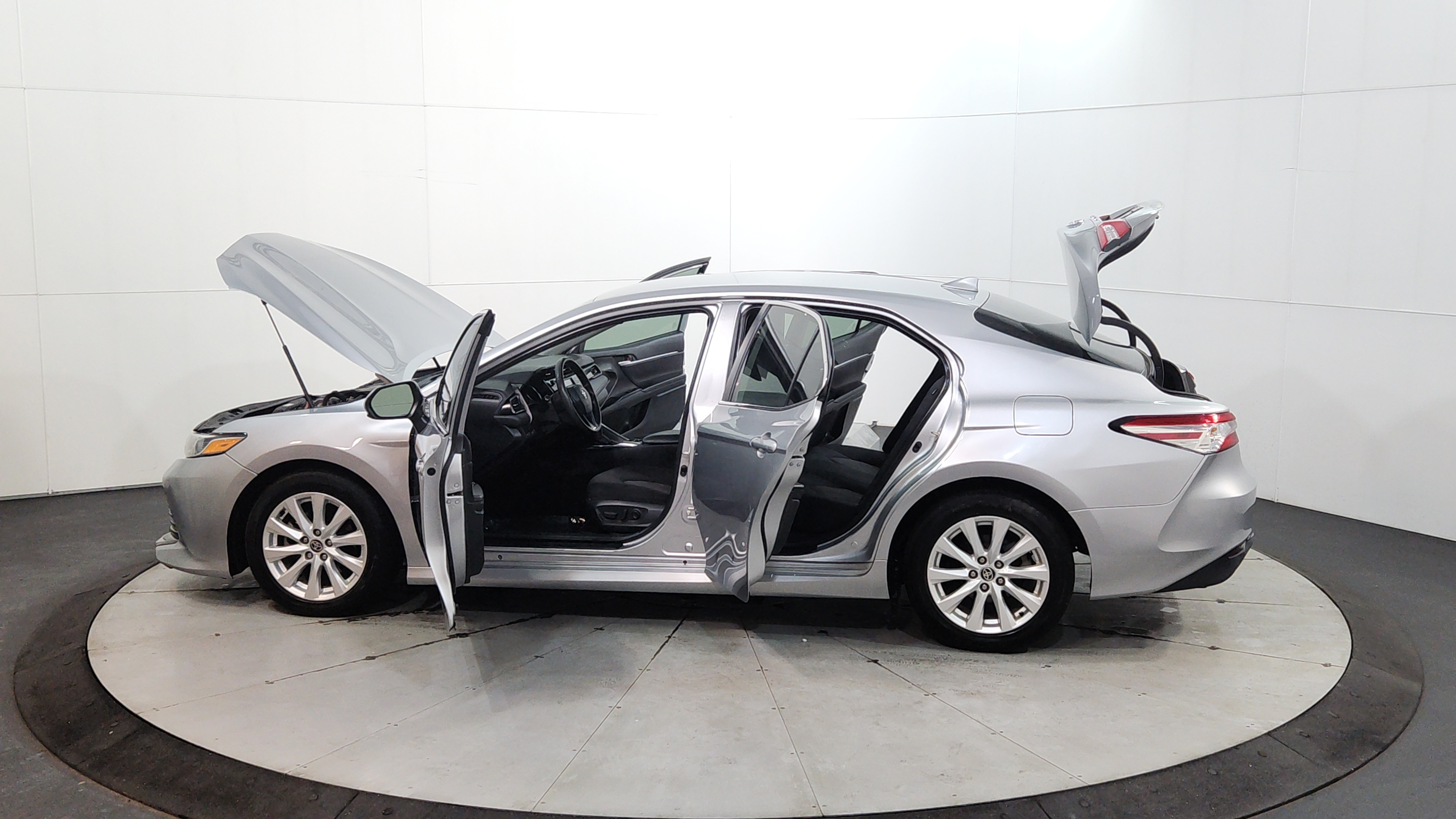 2020 Toyota Camry LE - Photo 12