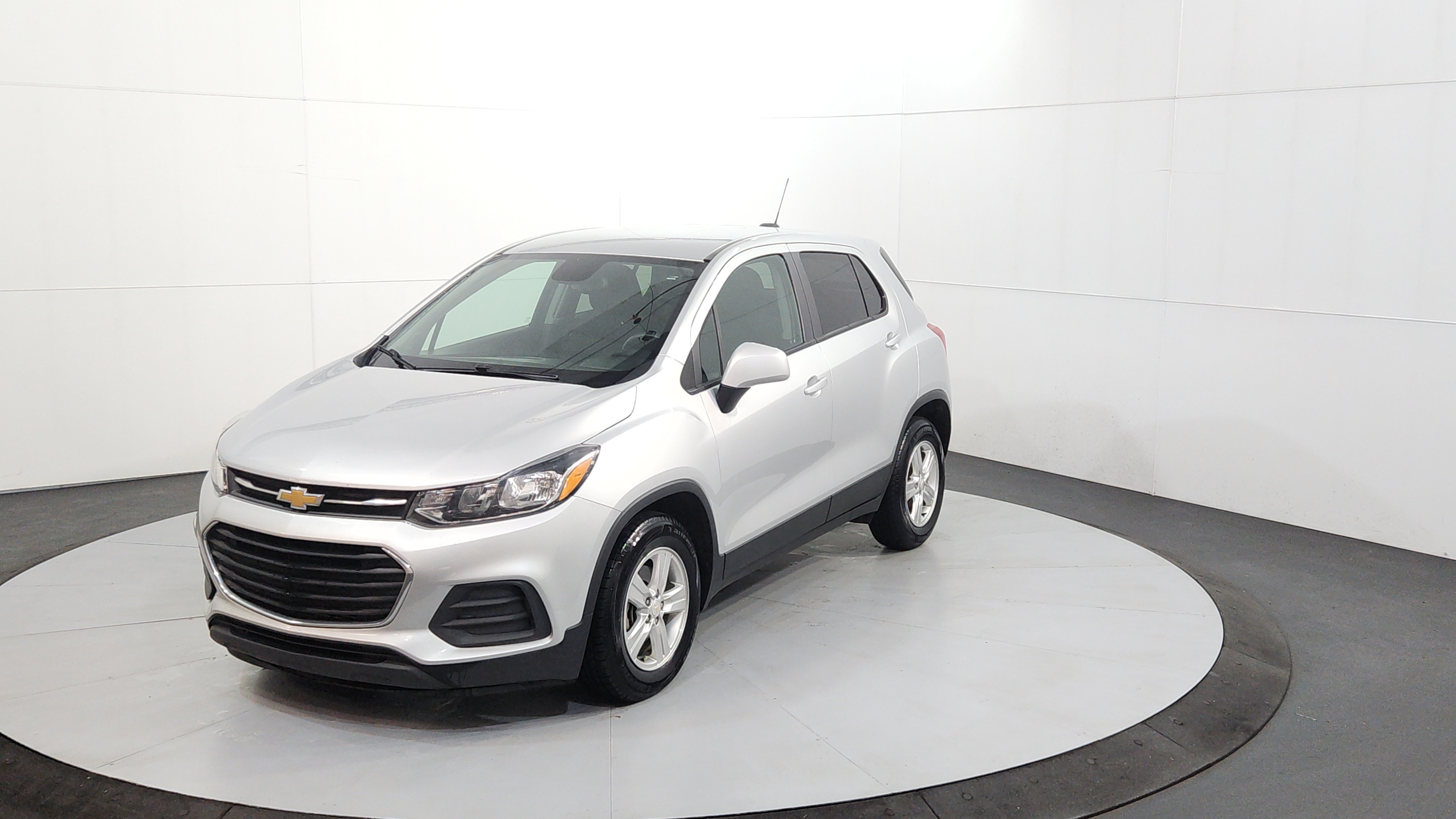 2022 Chevrolet Trax LS's photo