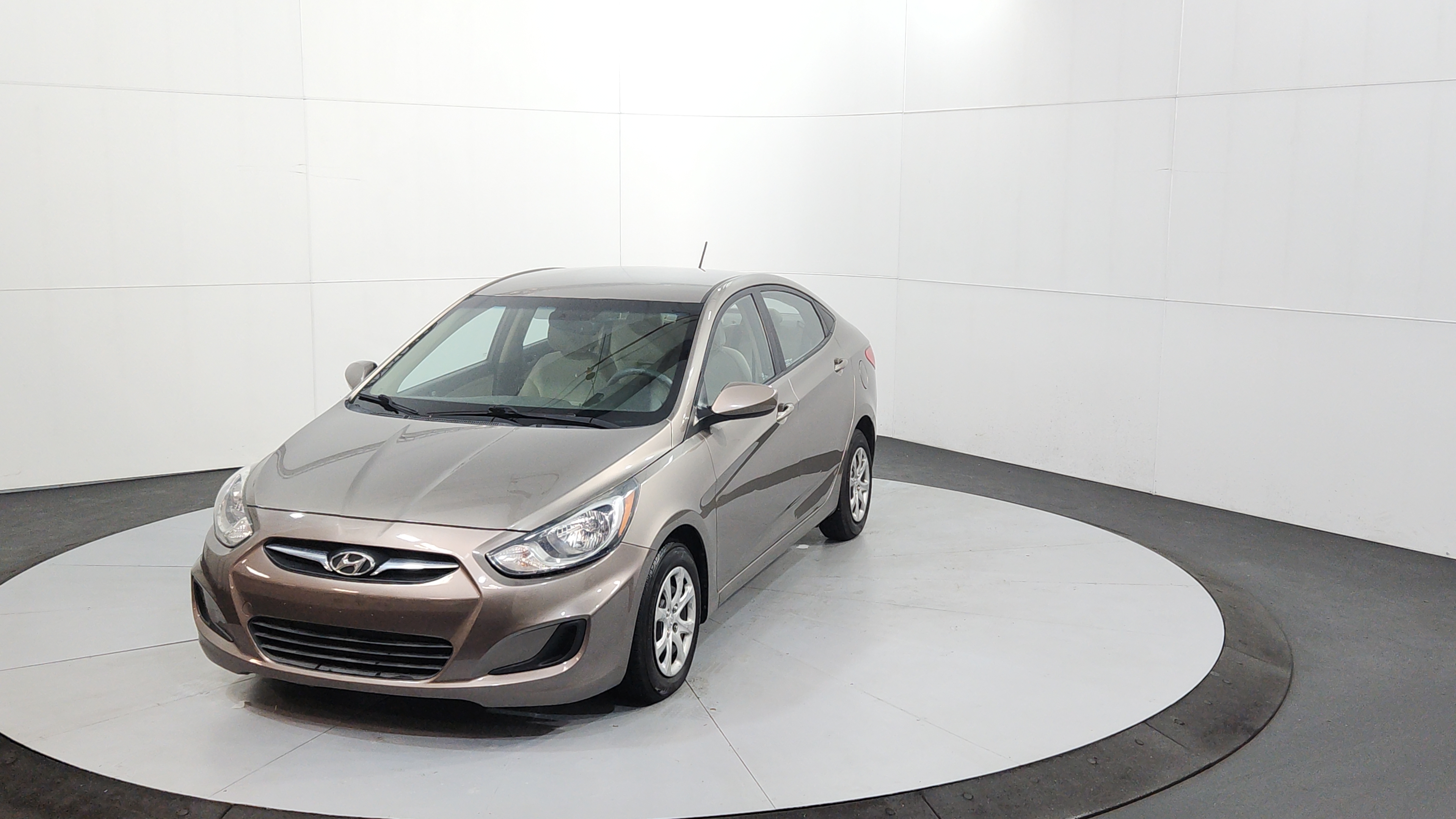 2013 Hyundai Accent GLS 4-Door 6-Speed Automatic's photo